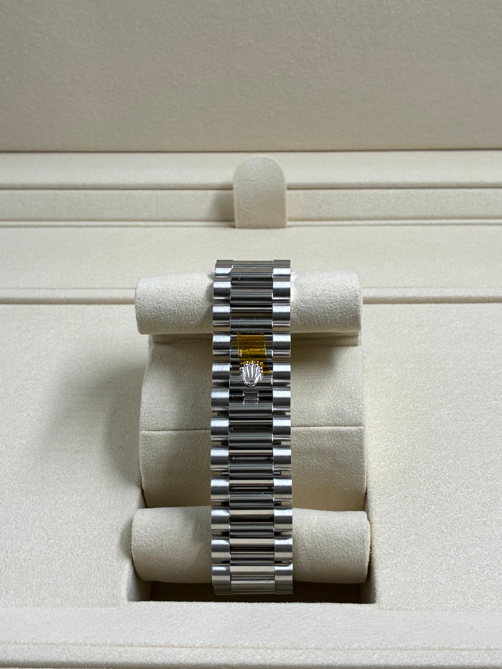 Rolex Day-Date 36 128236 ICE BLUE ROMAN