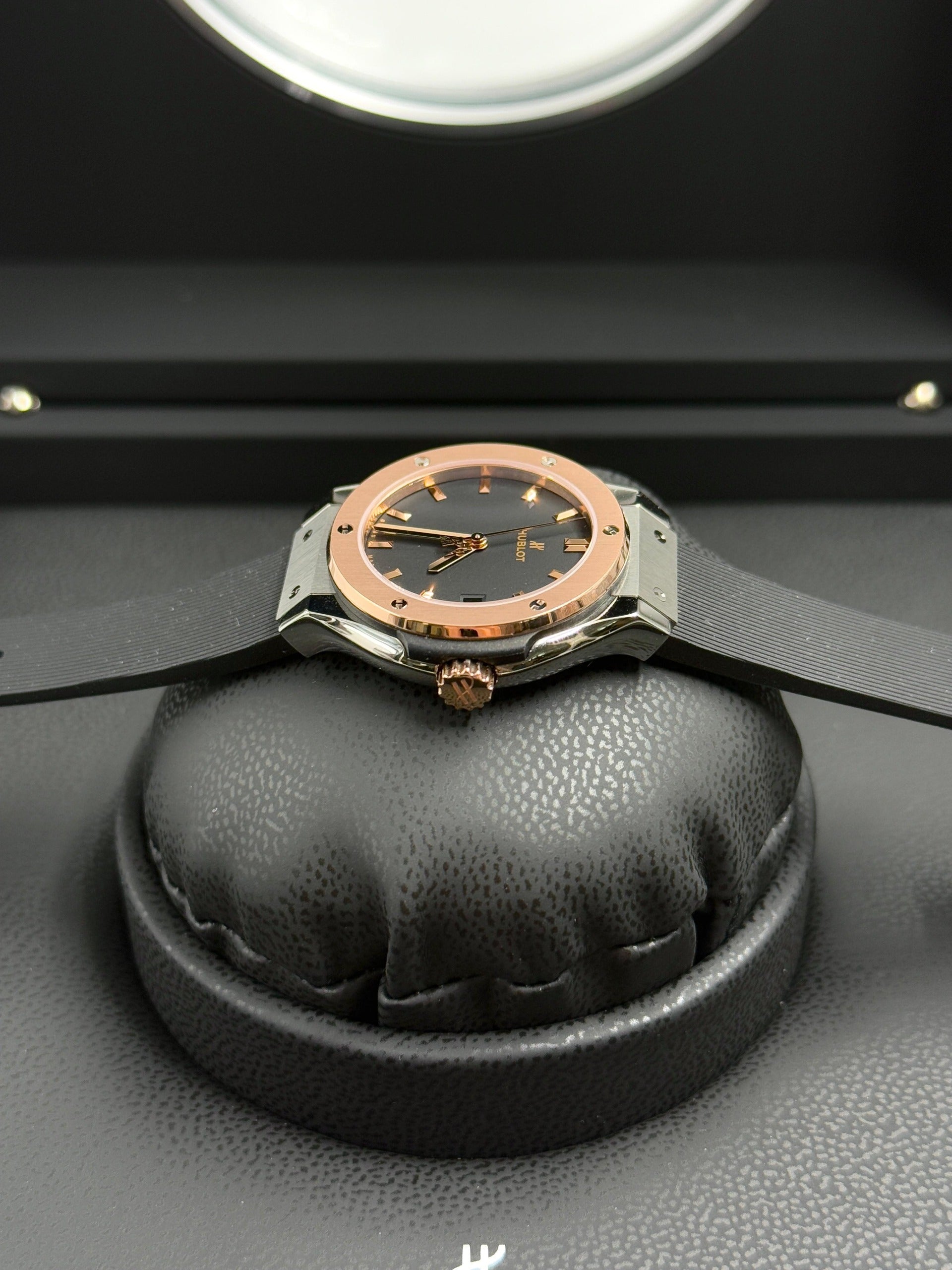Hublot Classic Fusion Titanium Gold 33mm - 581.NO.1181.RX