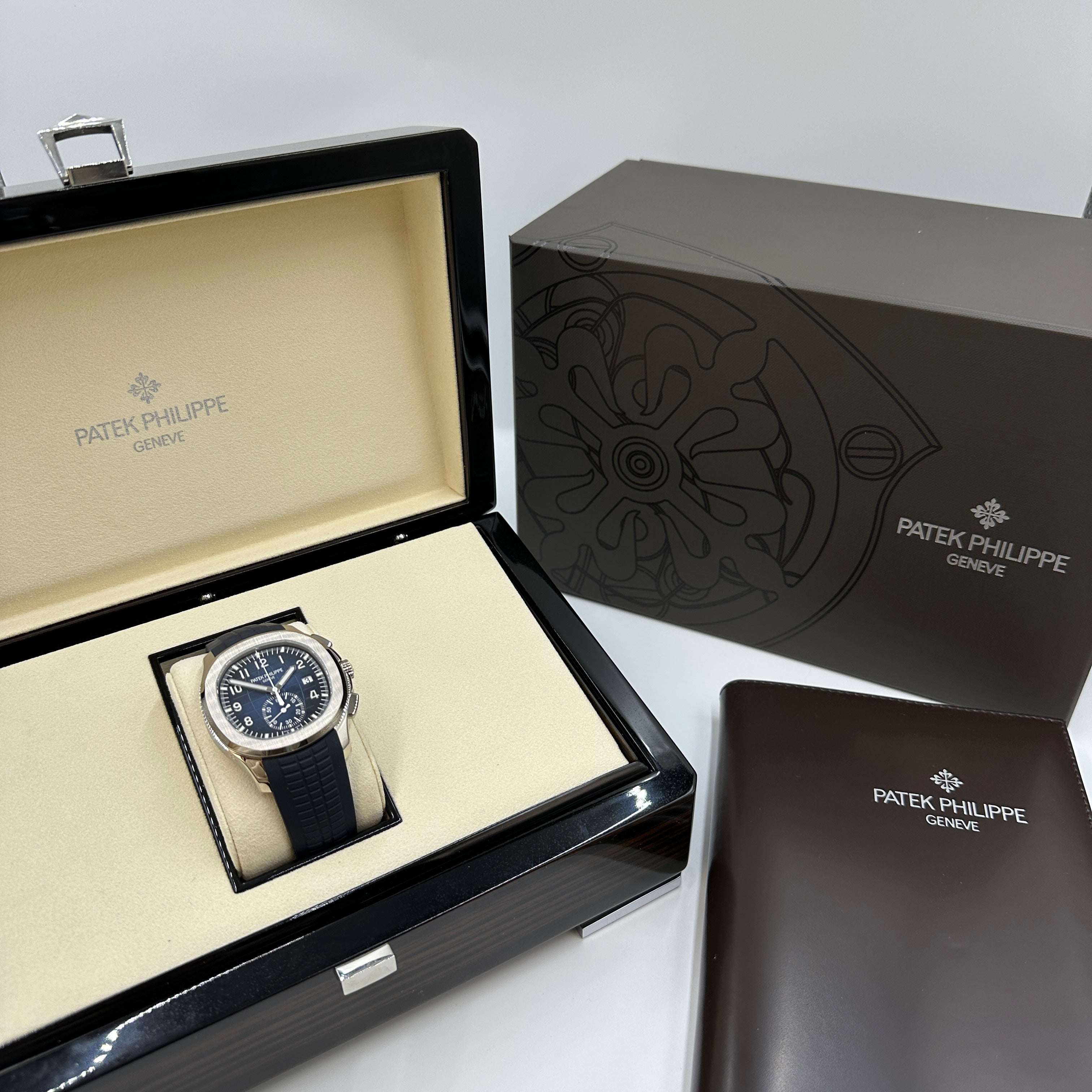 Patek Philippe Aquanaut Chronograph 5968G‑001 White‑Gold 42.2 mm Khaki Dial