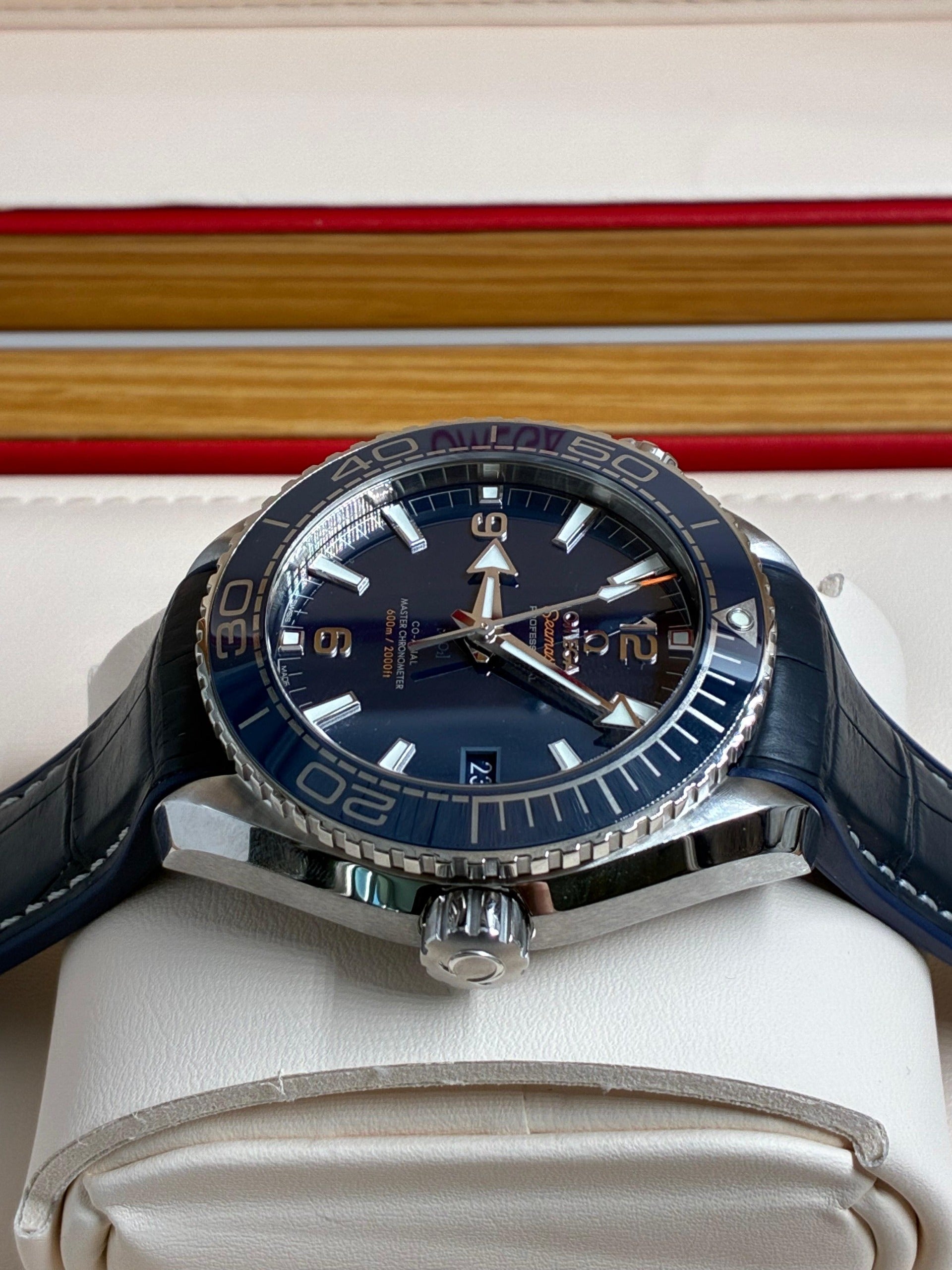 Omega Seamaster Planet Ocean 215.33.44.21.03.001