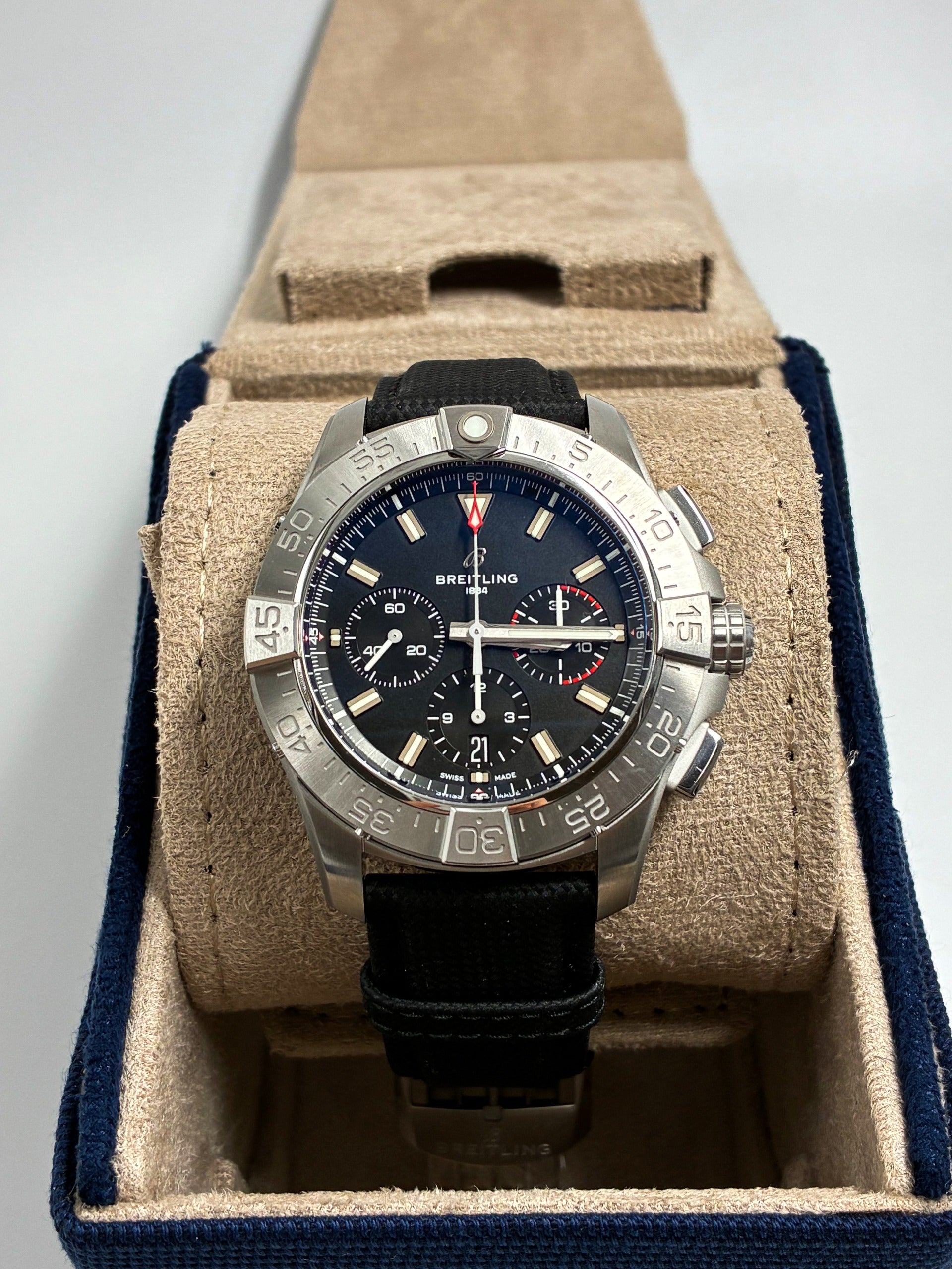 Breitling Avenger B01 Chronograph 44 AB0147101B1X1