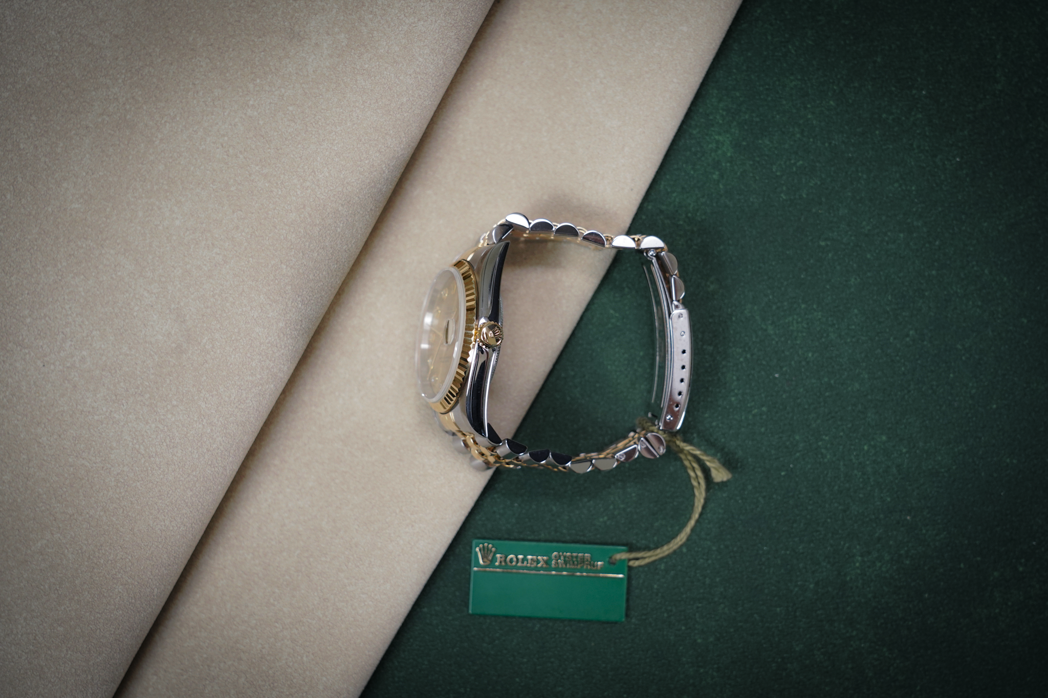 16233G gold jubilee 1998 original paper