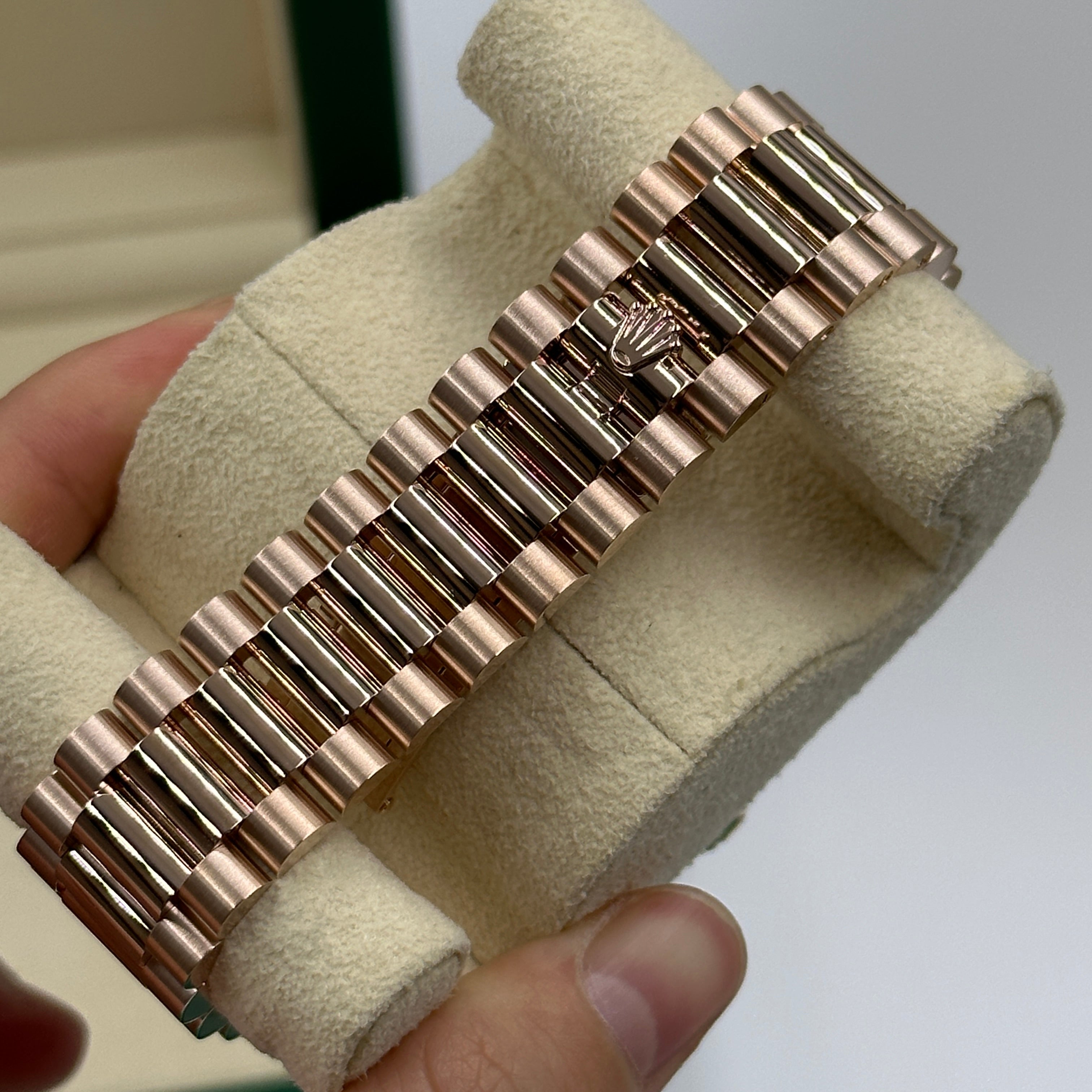 Rolex Day-Date 40 228235 CHOC ROMAN