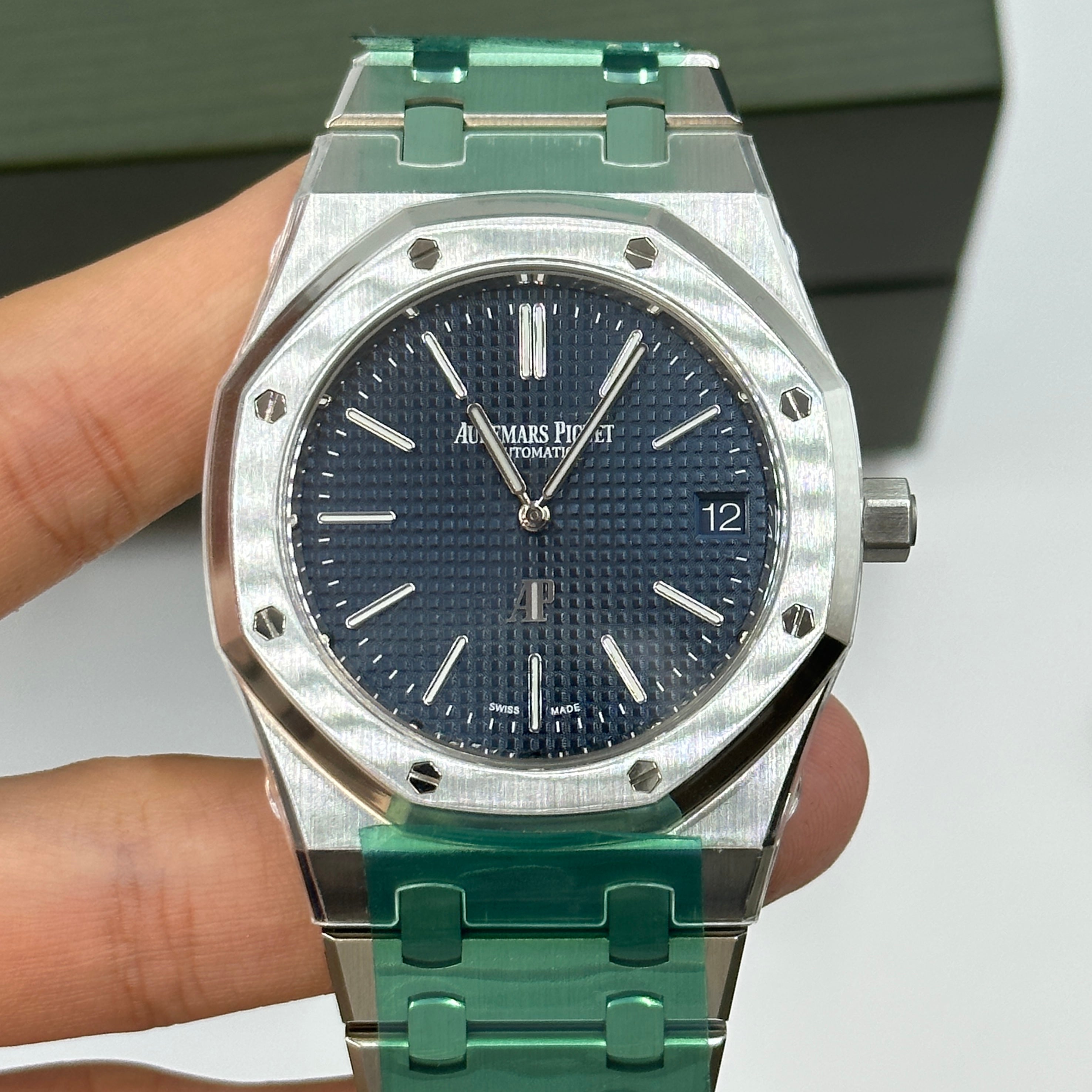 Audemars Piguet Royal Oak "jumbo" Extra-thin 16202ST.OO.1240ST.02 2025