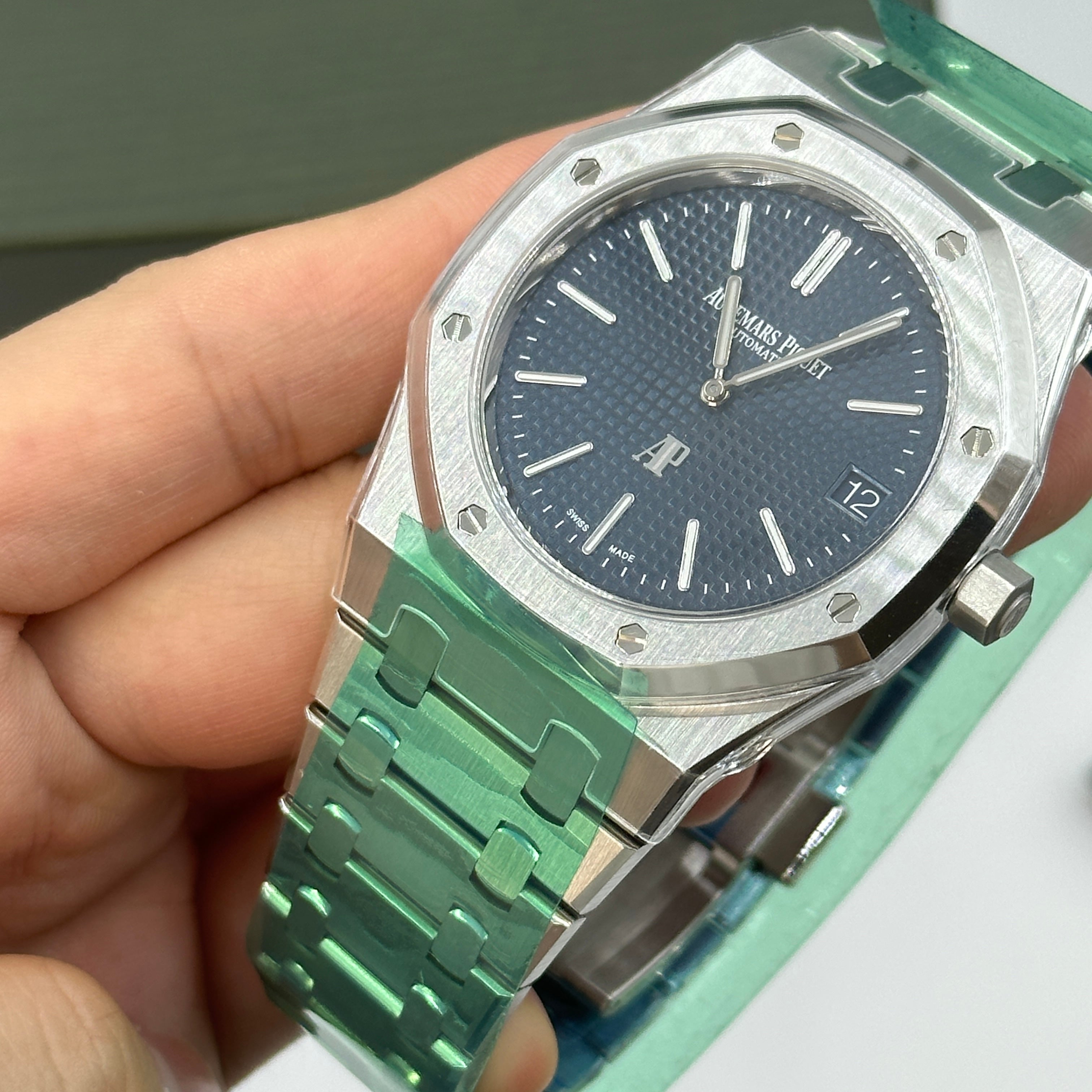 Audemars Piguet Royal Oak "jumbo" Extra-thin 16202ST.OO.1240ST.02 2025