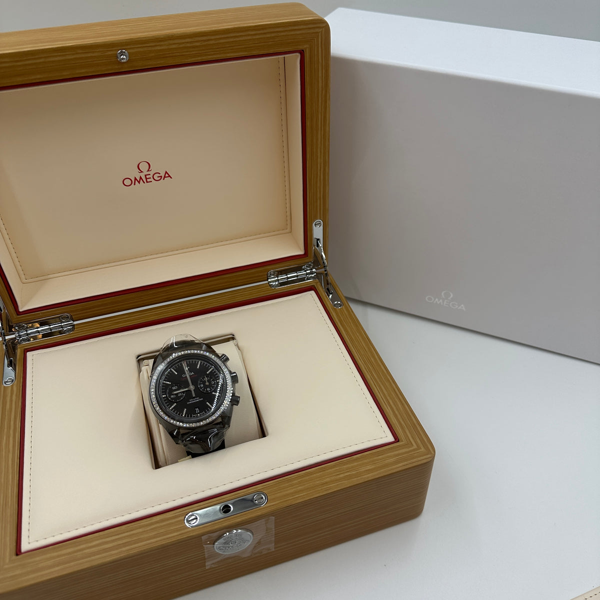 Omega Speedmaster Dark Side Of The Moon 311.98.44.51.51.001 2026