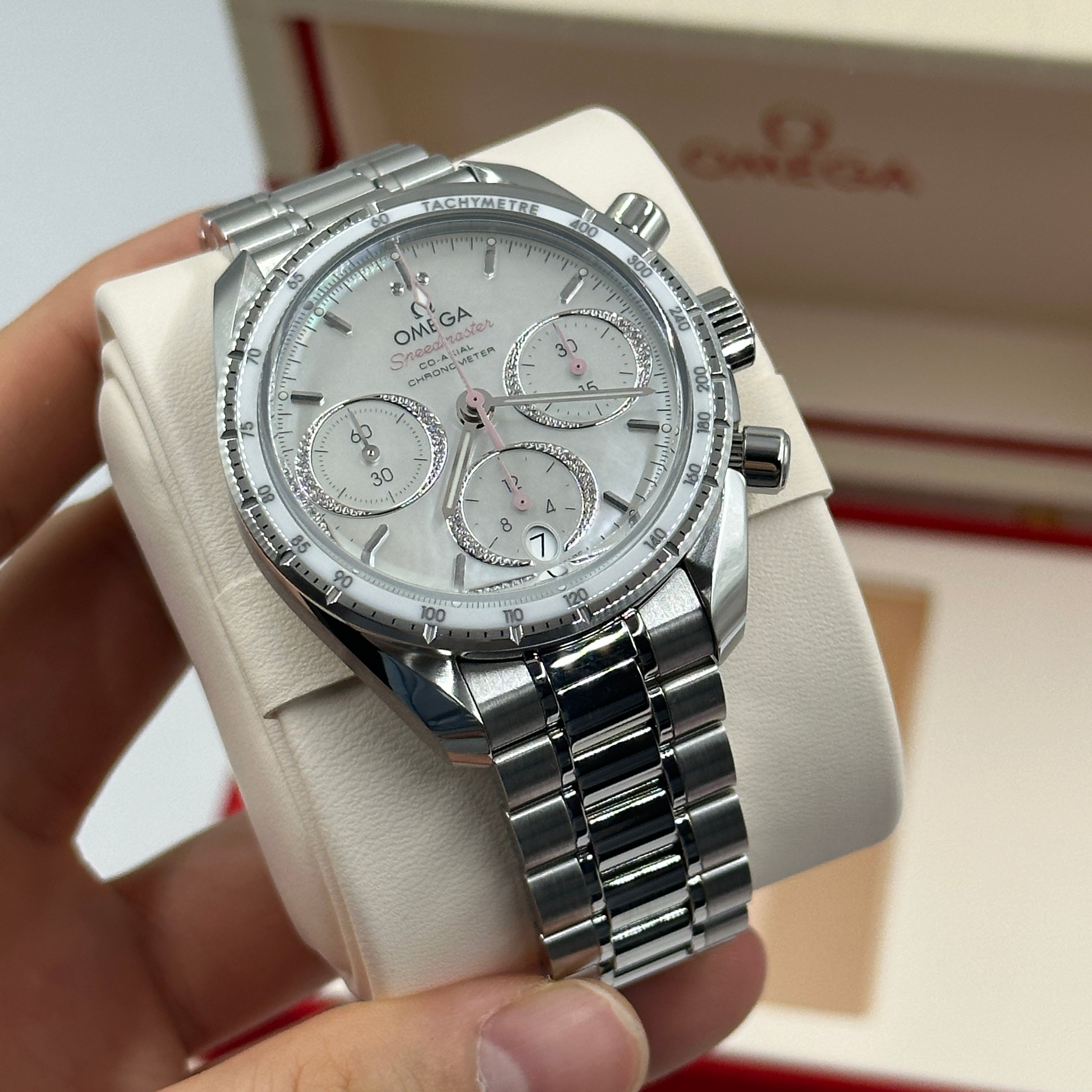 Omega Speedmaster 38mm. 324.30.38.50.55.001