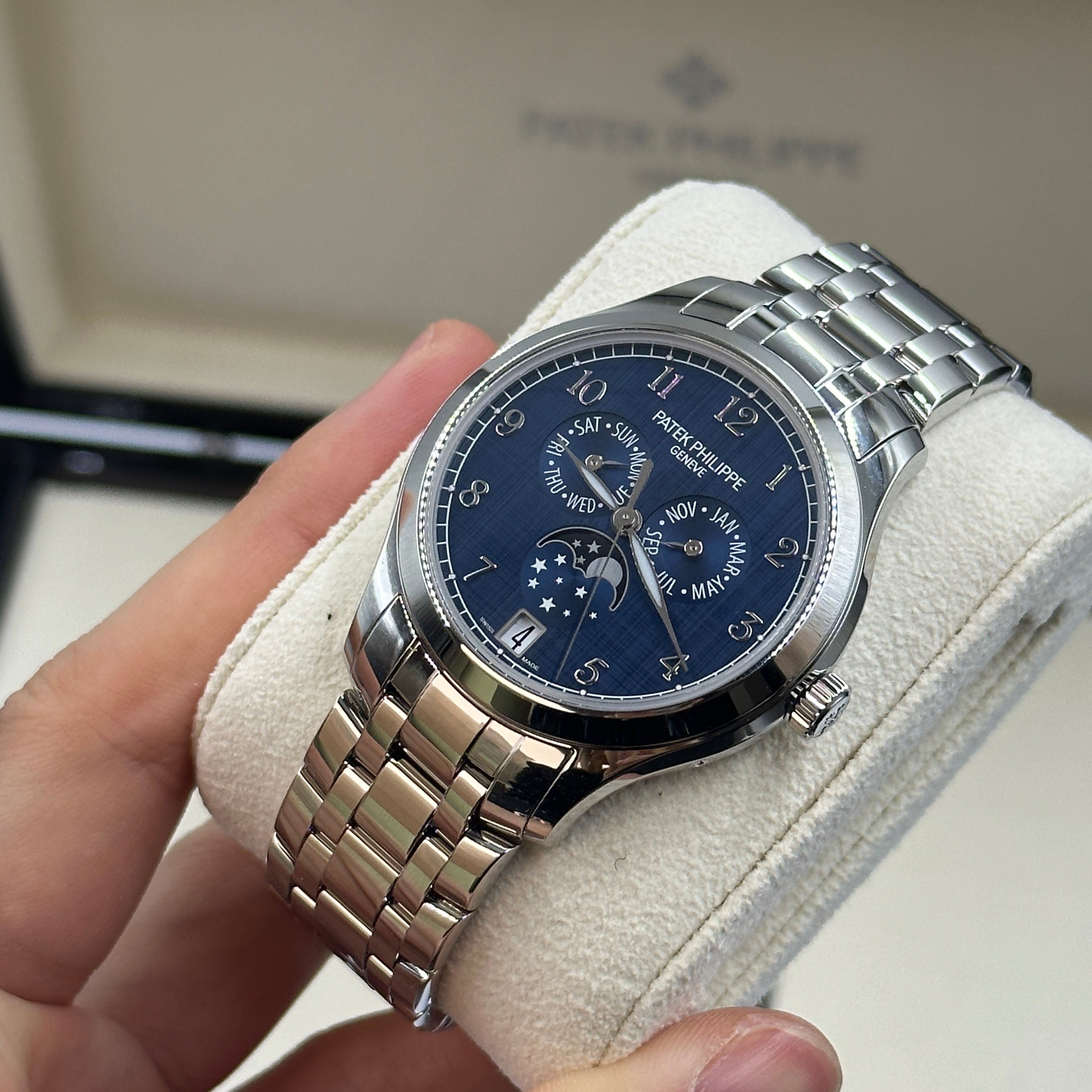 Patek Philippe Complications 4947/1A-001 2025
