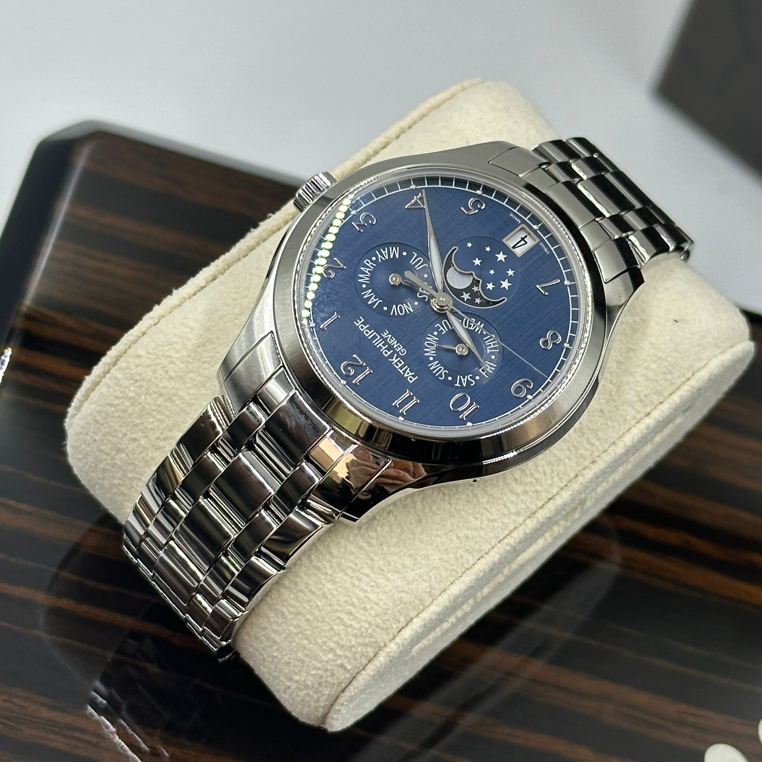 Patek Philippe Complications 4947/1A-001 2025
