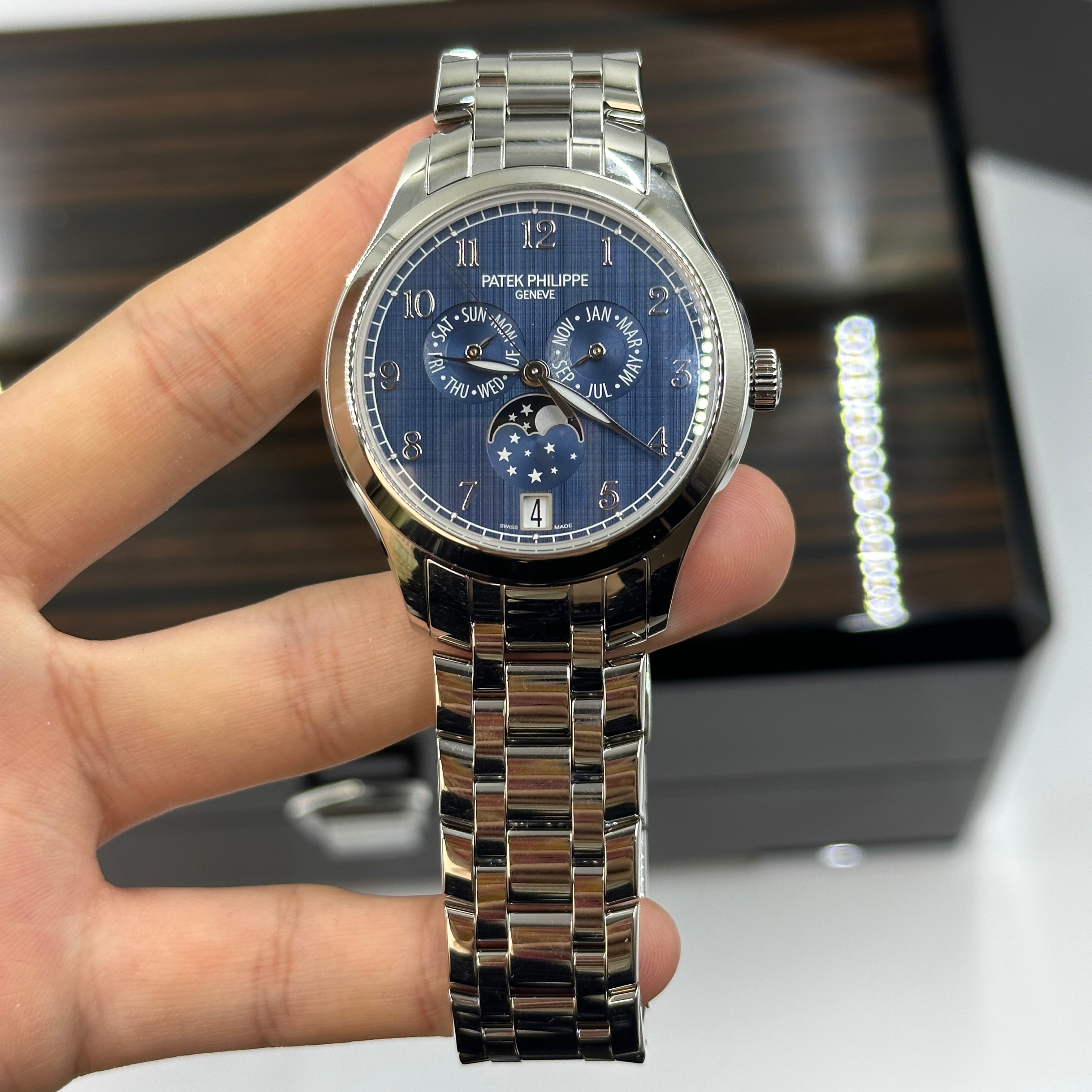 Patek Philippe Complications 4947/1A-001 2025