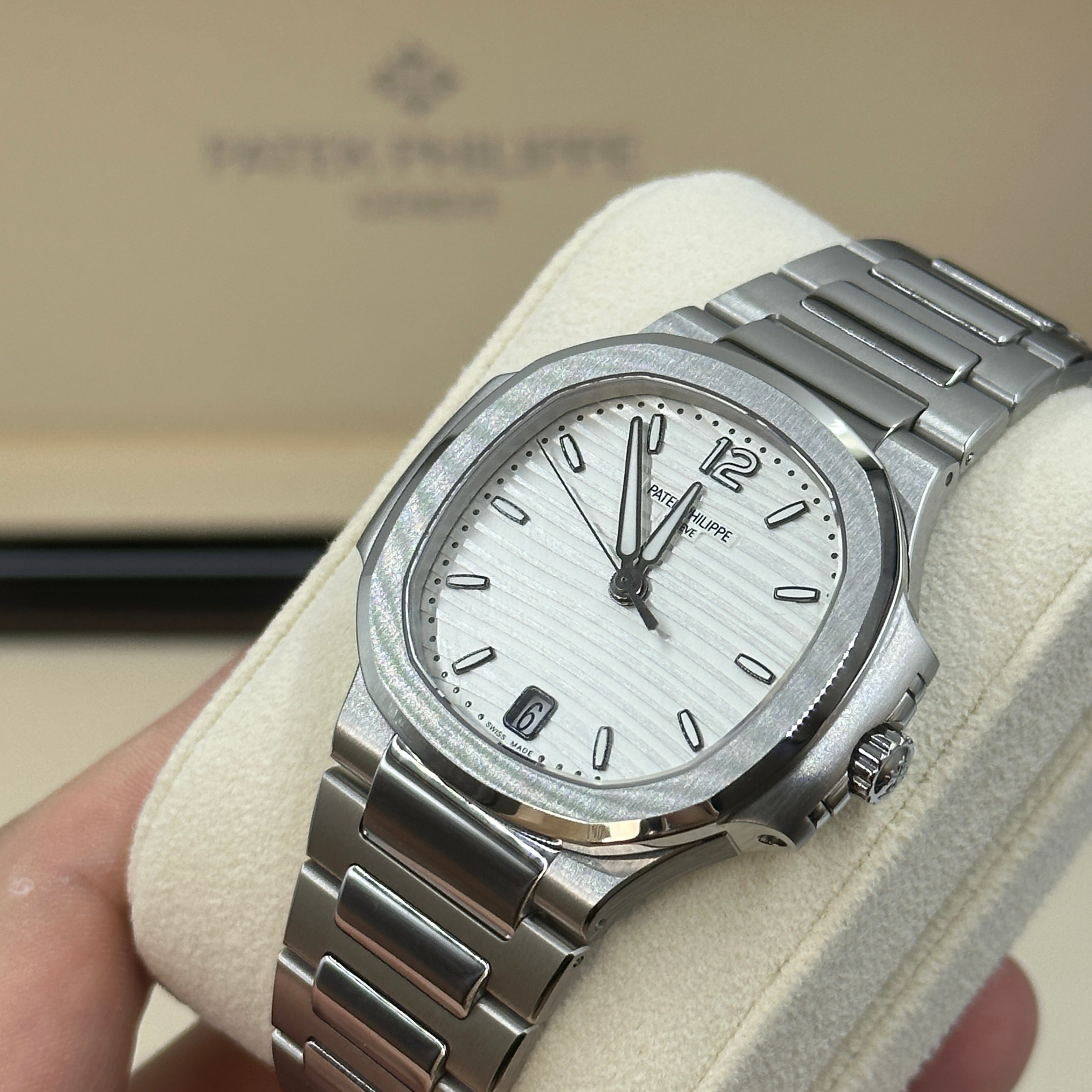 Patek Philippe Nautilus 7118/1A-010