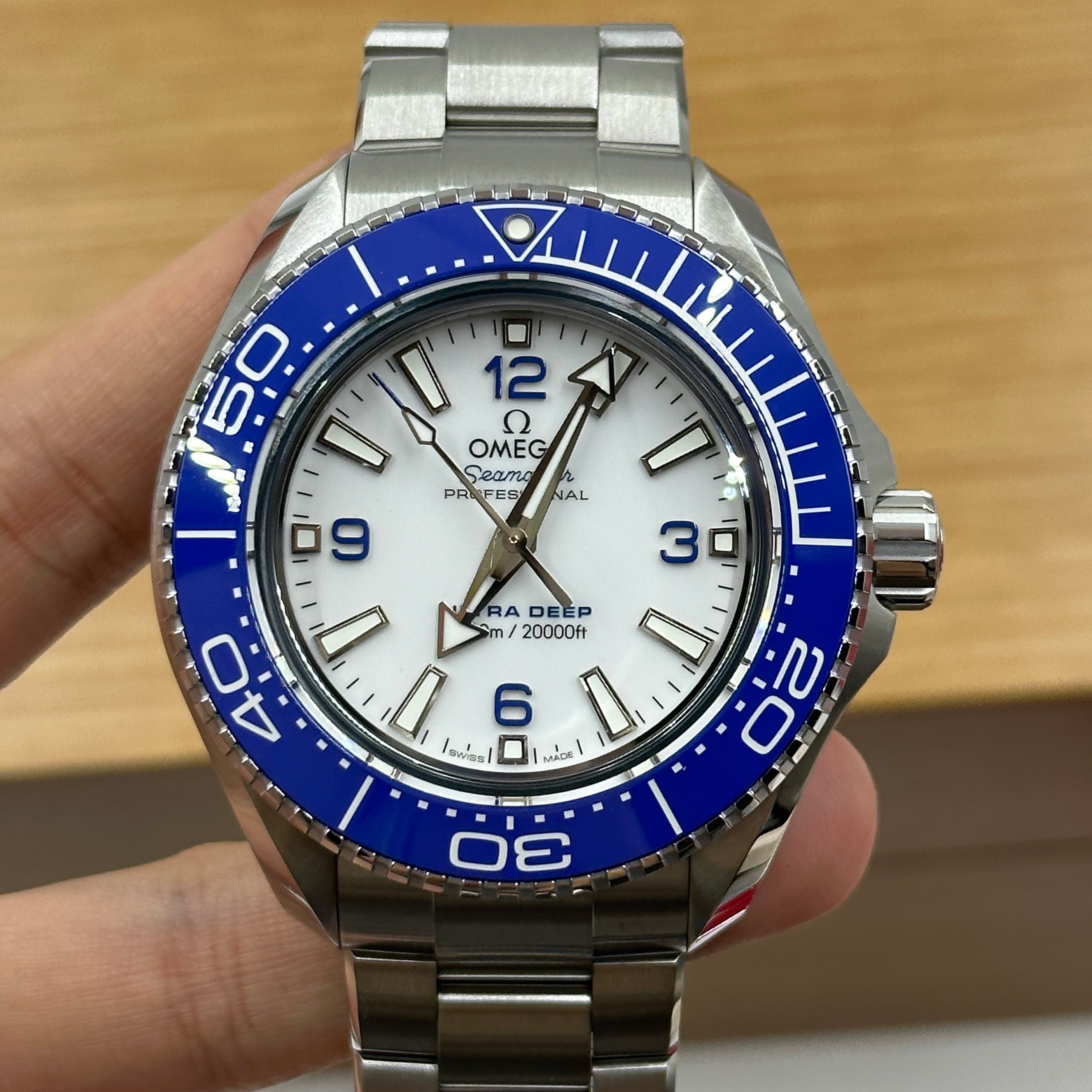 Omega Seamaster Planet Ocean 6000M €10.200 215.30.46.21.04.001 2026