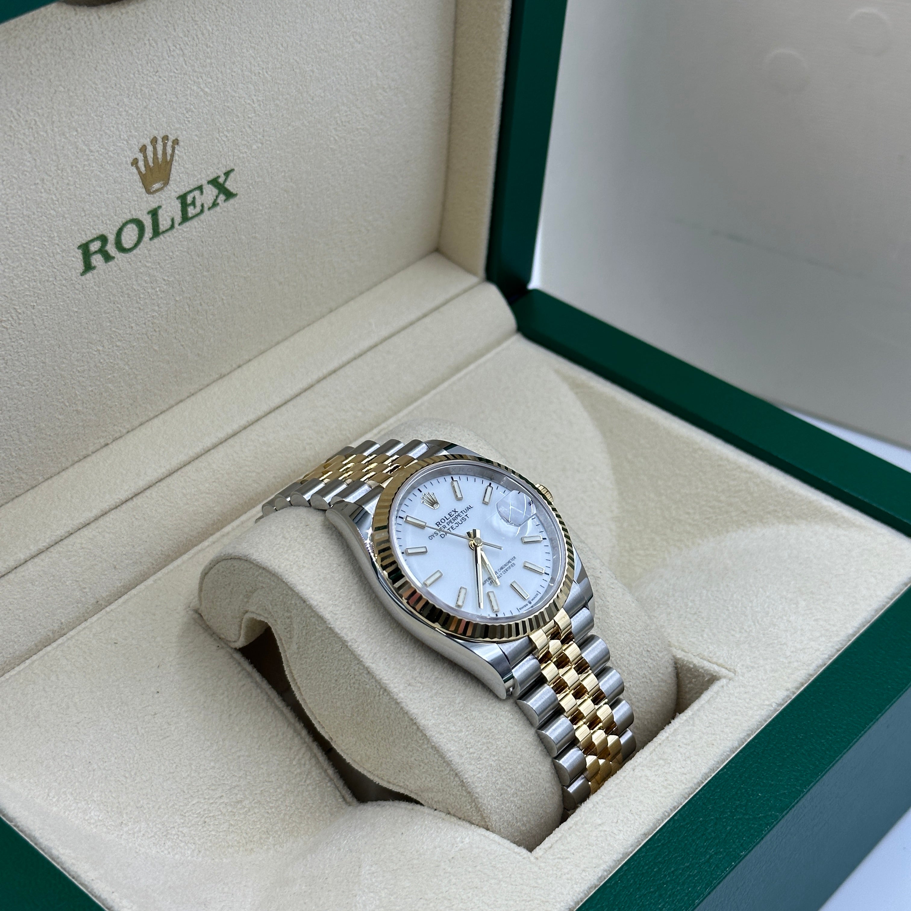 Rolex Datejust 36 126233-0019 White Index Dial Jubilee 2026