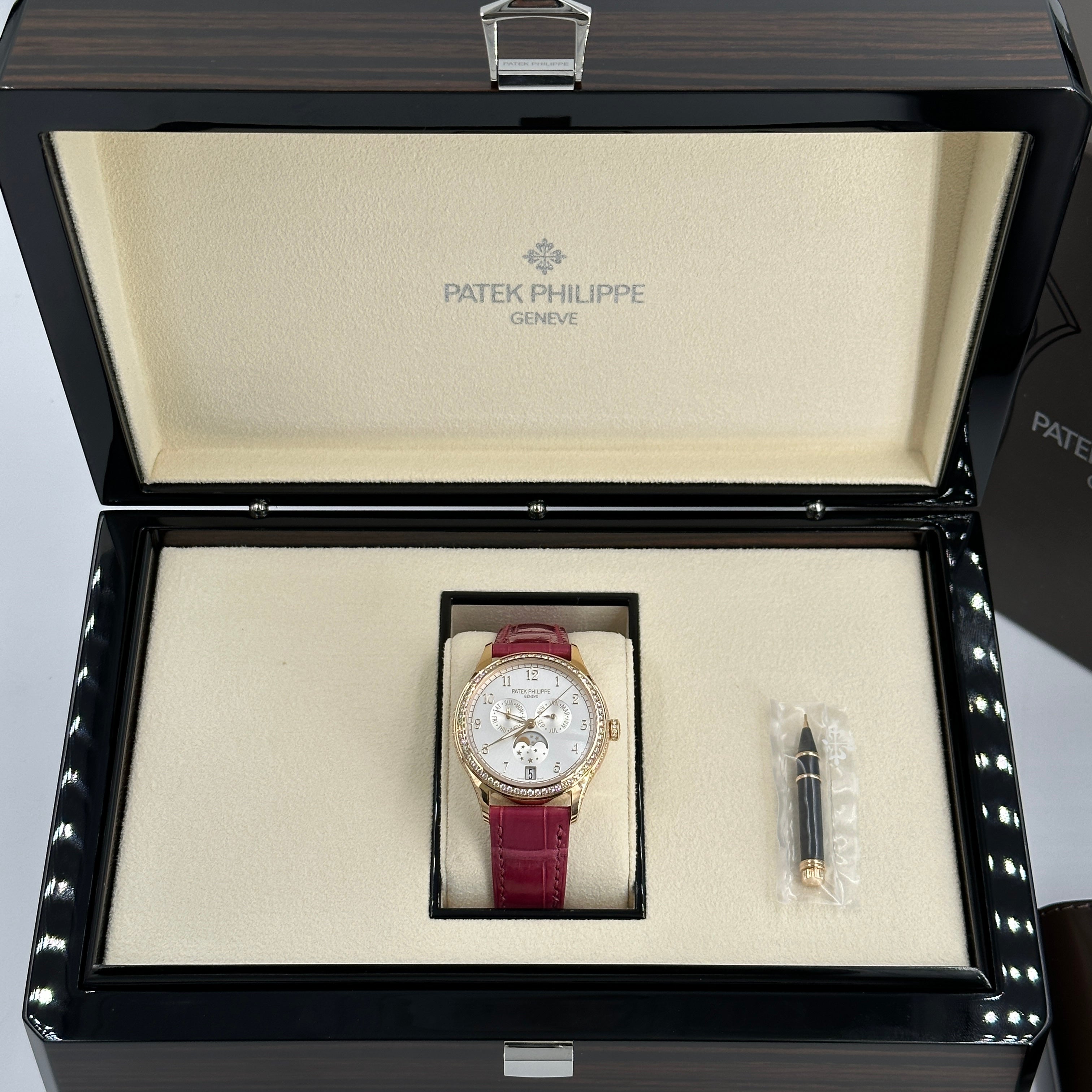 Patek Philippe 4947R-001 Complications