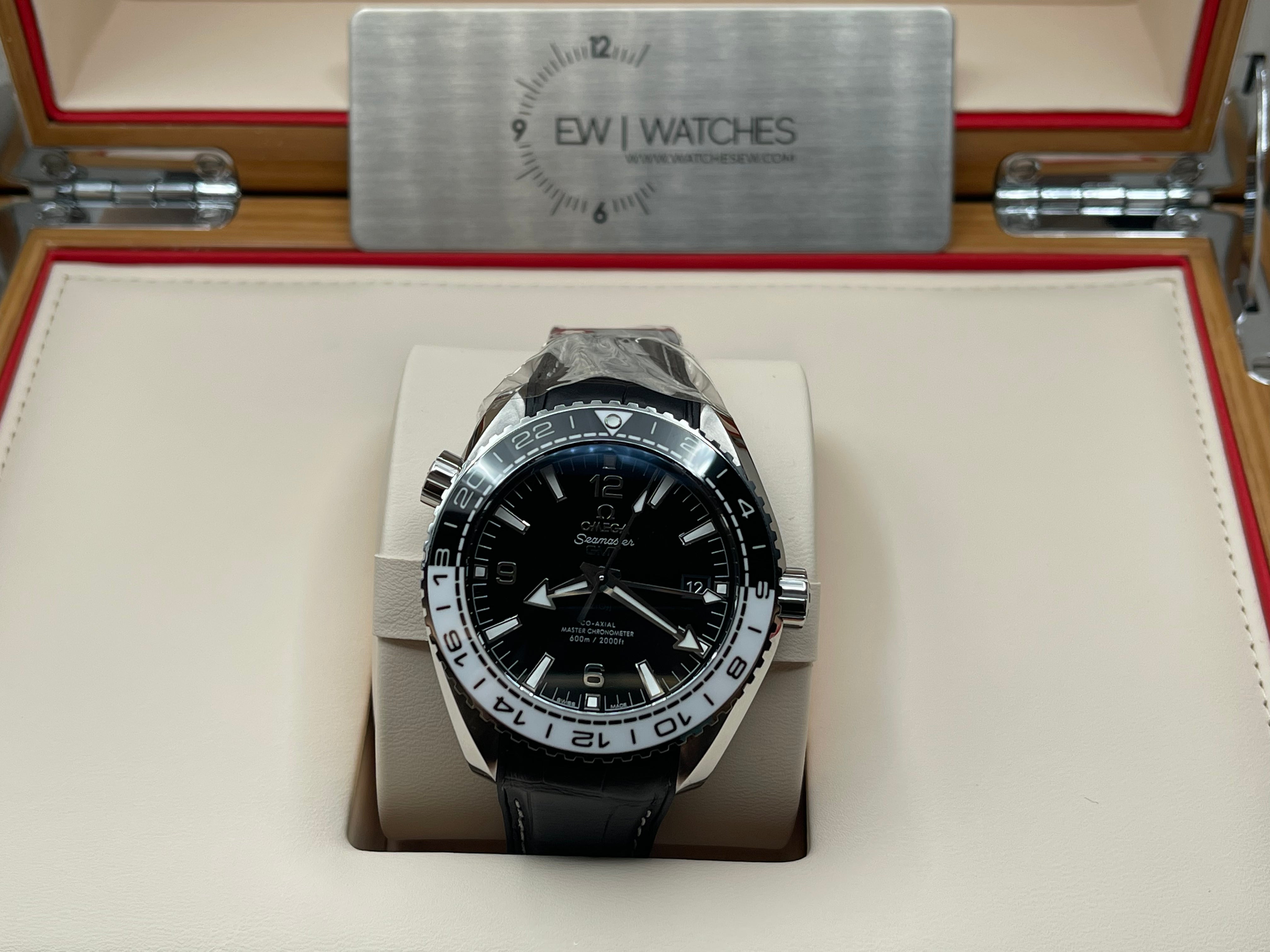 Omega Seamaster Planet Ocean 600M 43.5 MM 215.33.44.22.01.001 2022