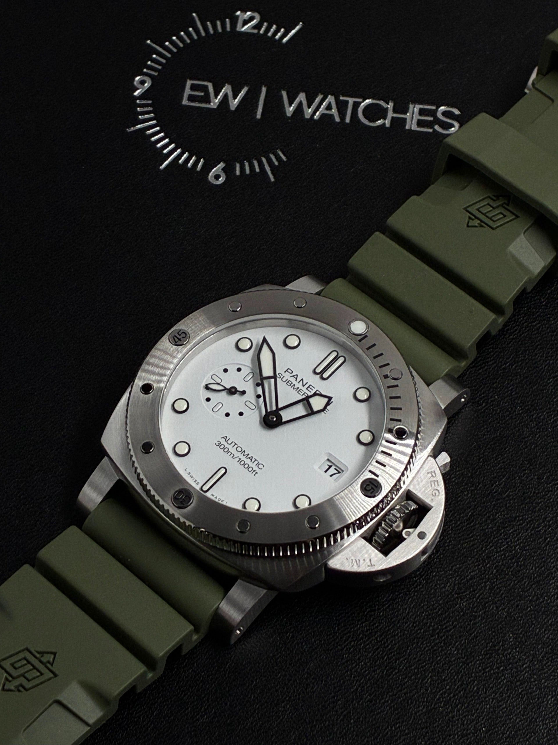 Panerai Submersible PAM01595 White
