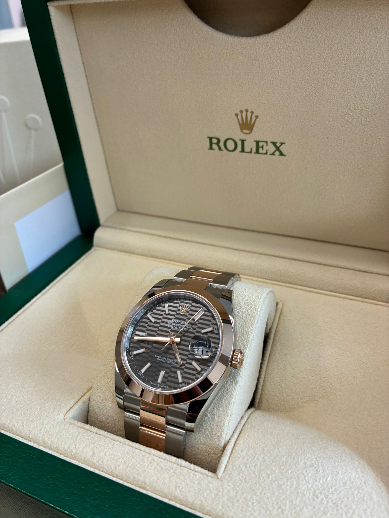 Rolex Datejust 41 126301 Grey Fluted Oyster 2024