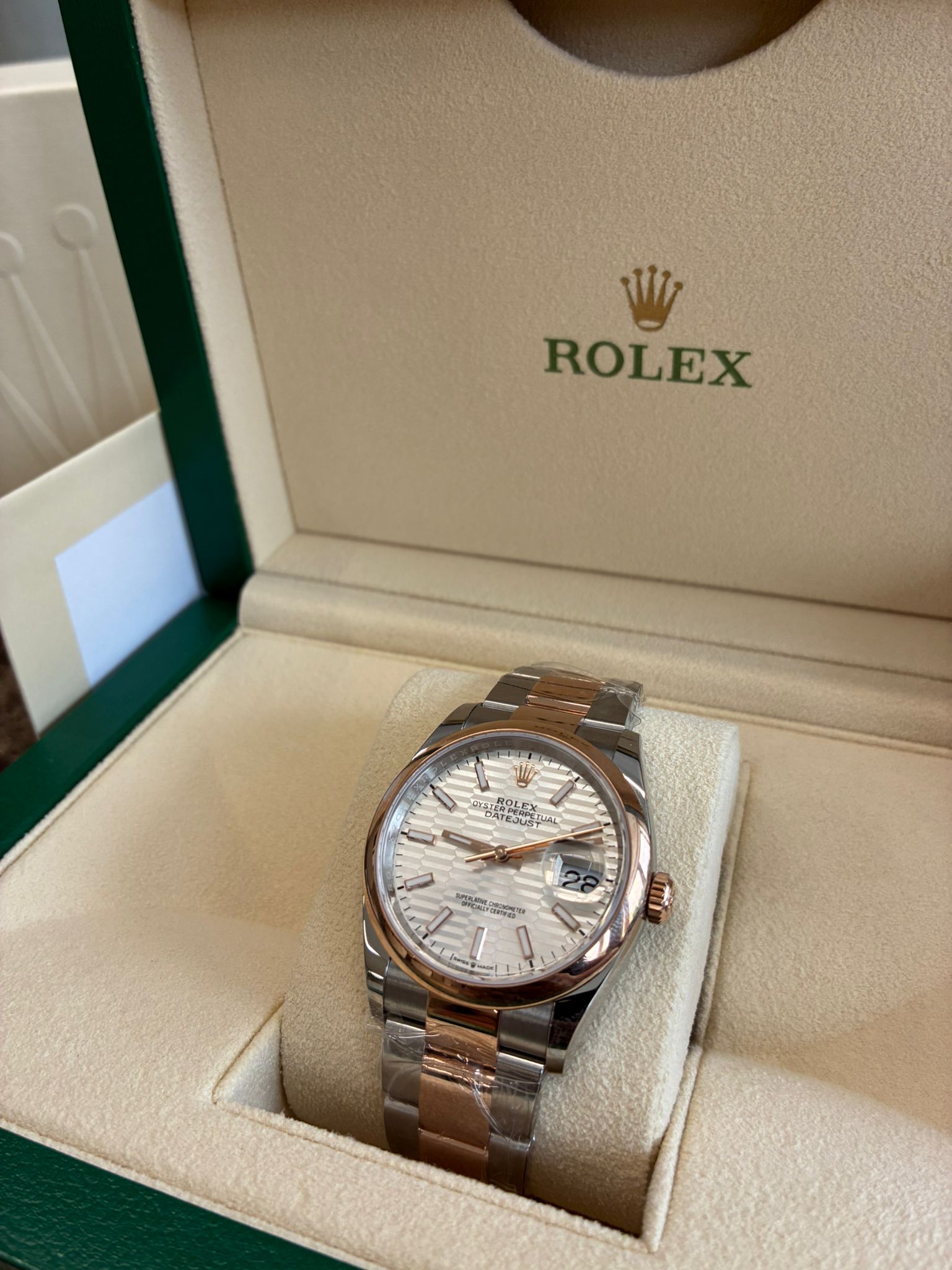 Rolex Datejust 36 126201-0033 Silver Flute Oyster 2024