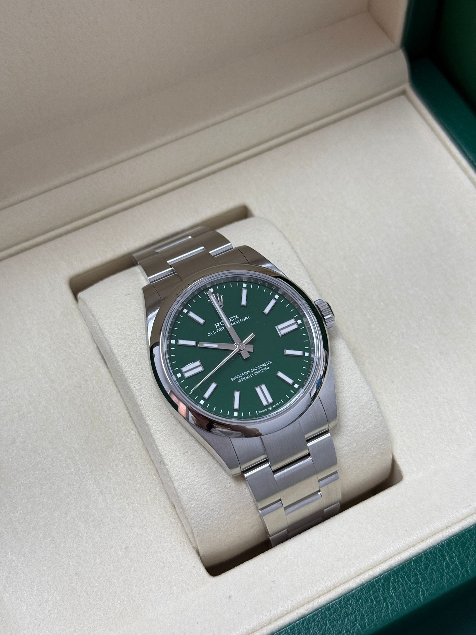 Rolex Oyster Perpetual 134300 Green 2025