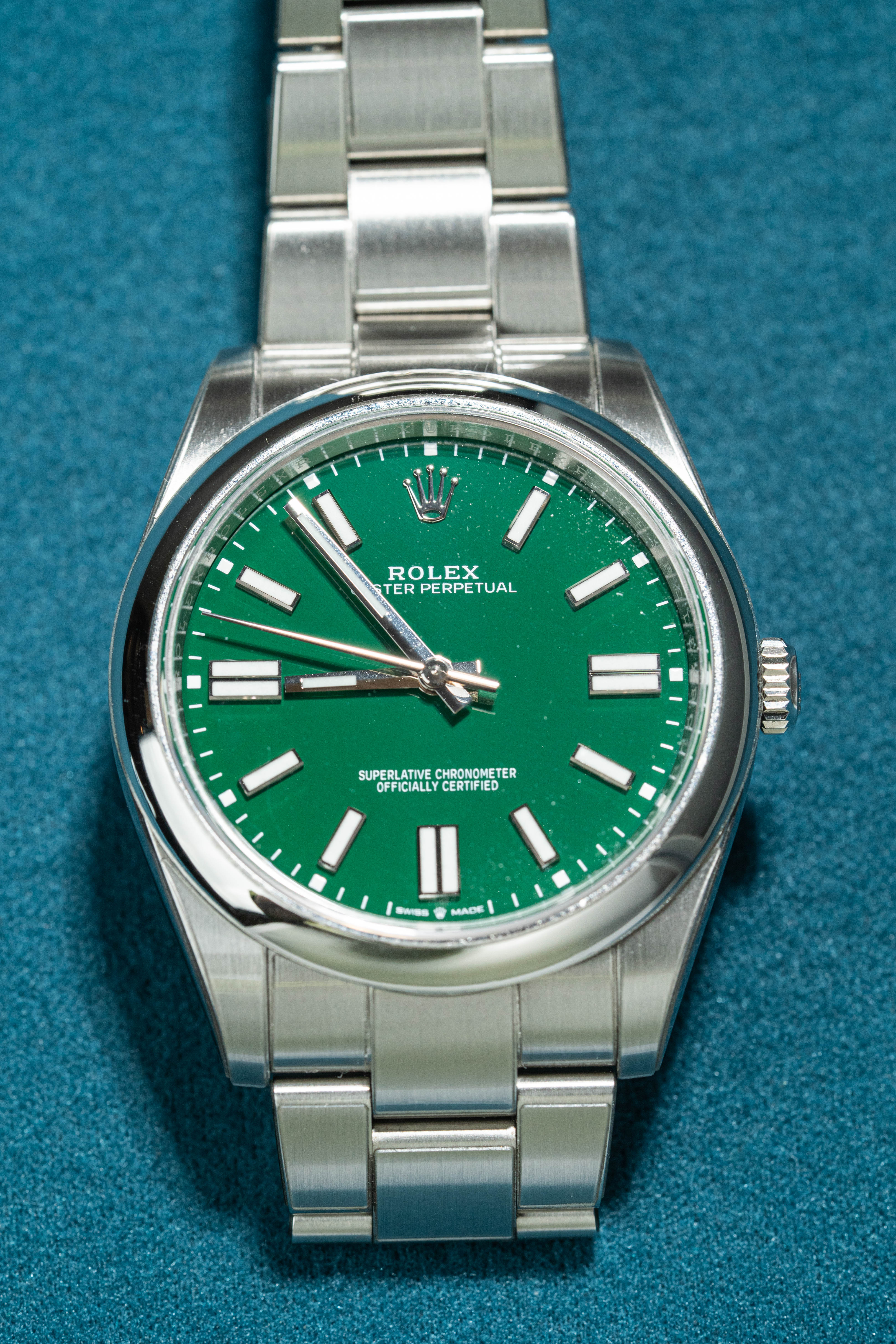 Rolex Oyster Perpetual 41 124300 Green 2024 Full Set
