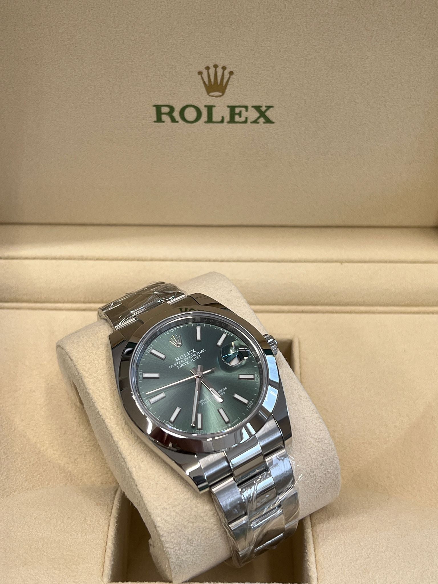 Rolex 126300 GREEN INDEX OYS