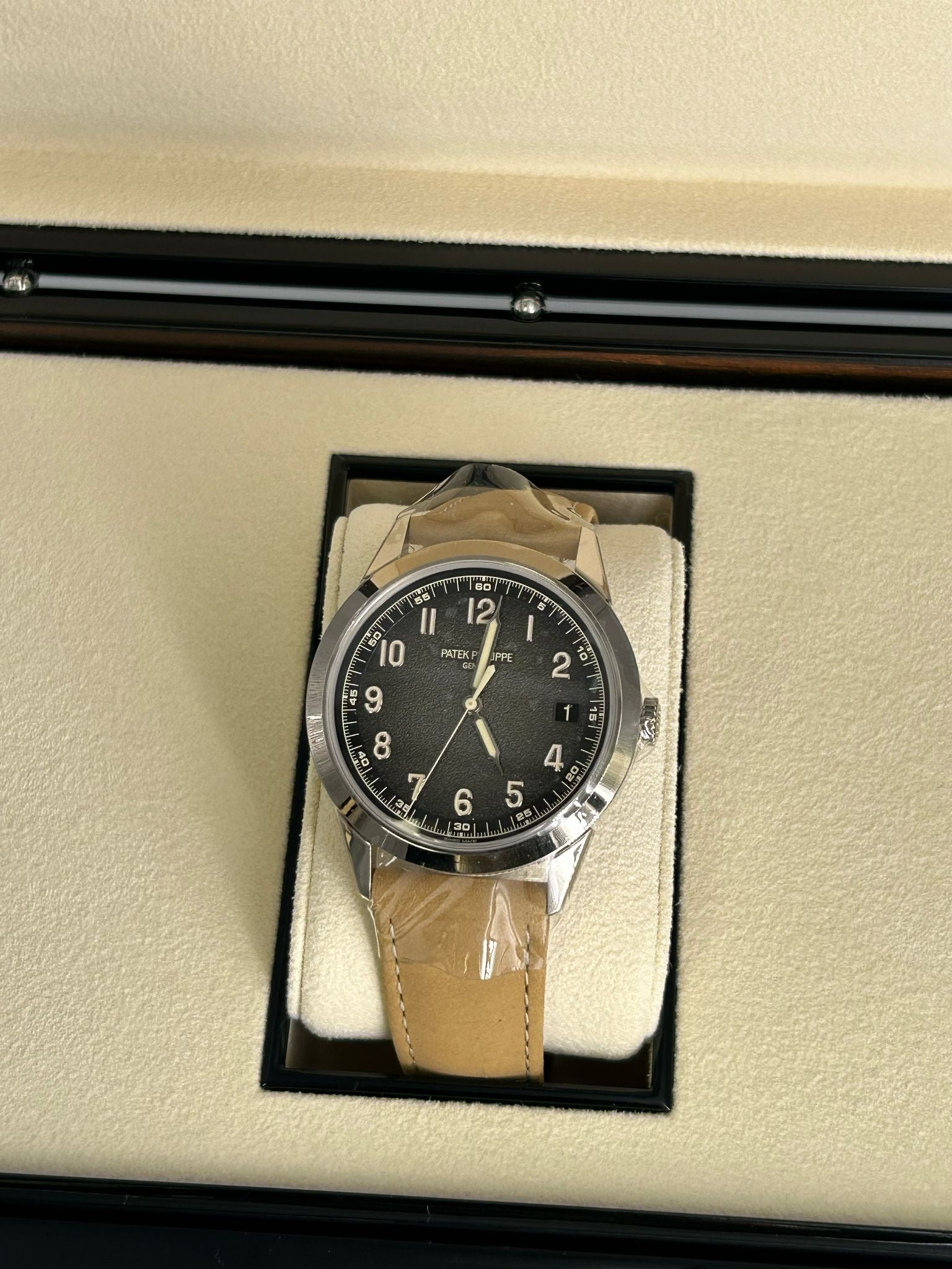 Patek Philippe Calatrava 5226G‑001 White‑Gold 40 mm Textured Dial