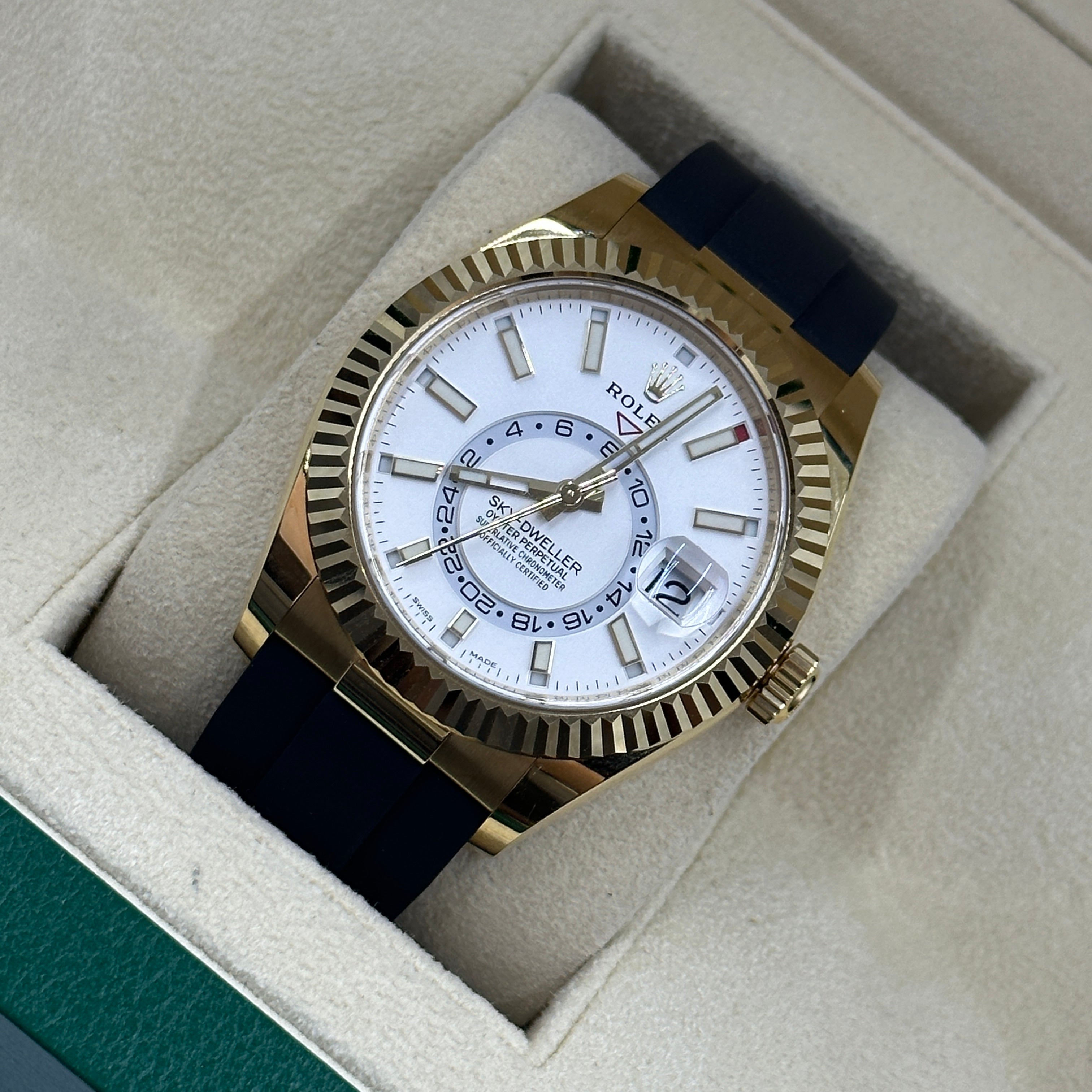 Rolex Sky-Dweller 42mm 326238 White 2021
