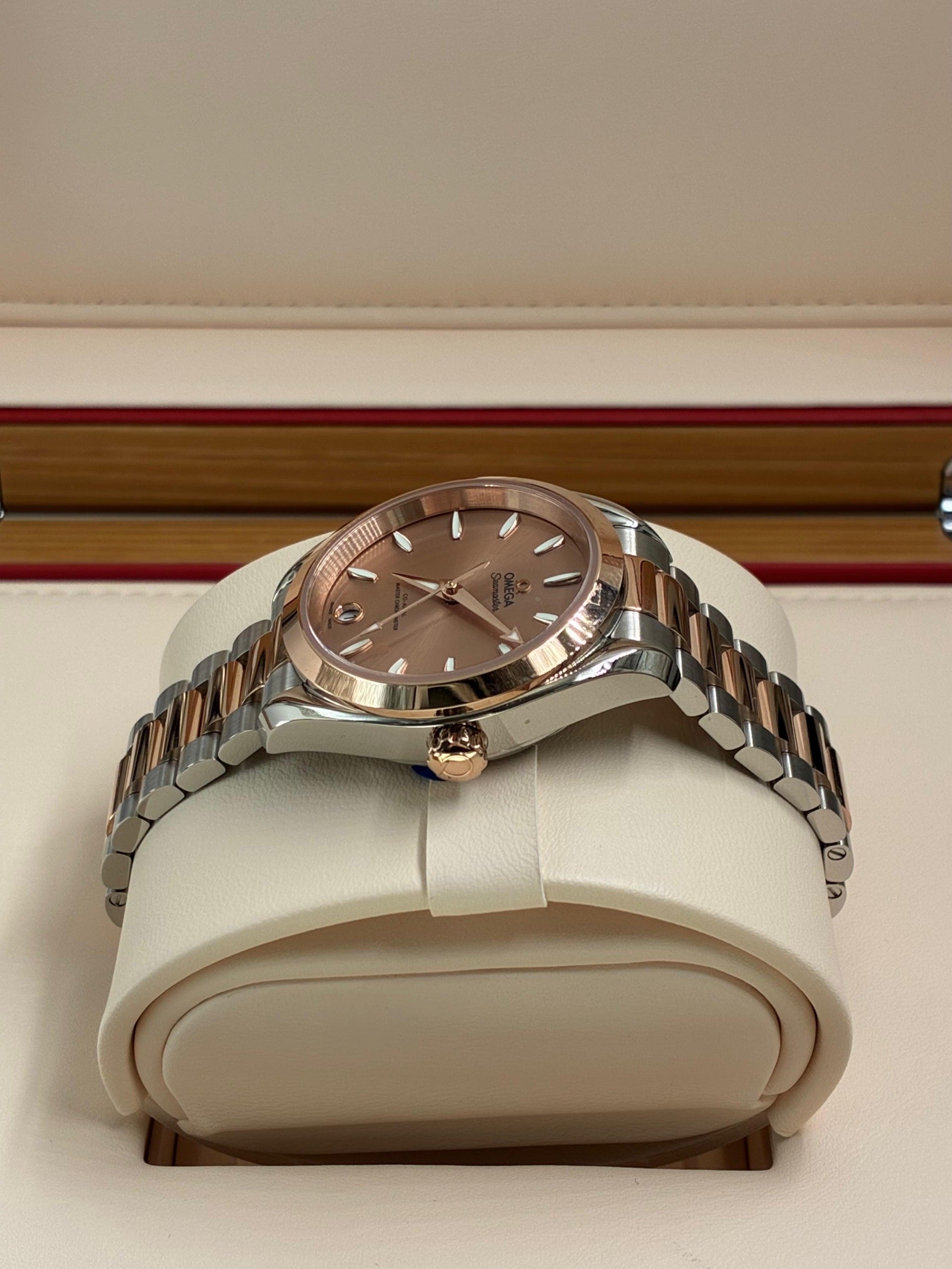 Omega Sedna™ gold - 220.20.34.20.10.001