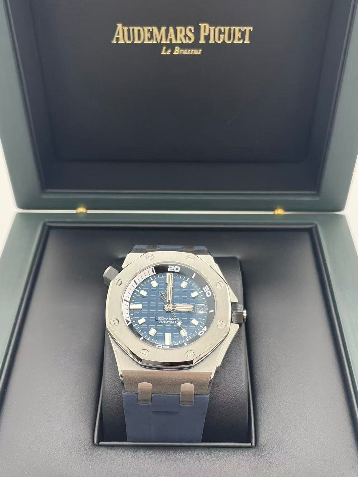 Audemars Piguet  15720ST.OO.A027CA.01