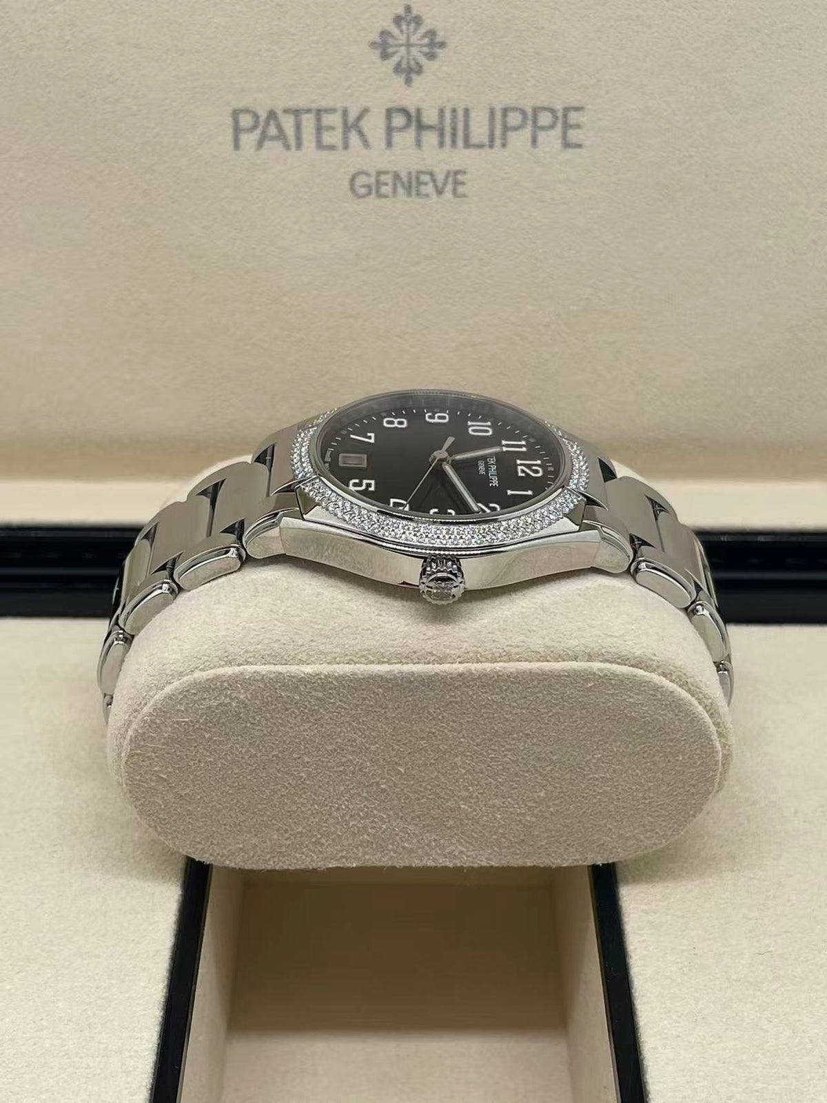 Patek Philippe 7300/1200A-011  2022