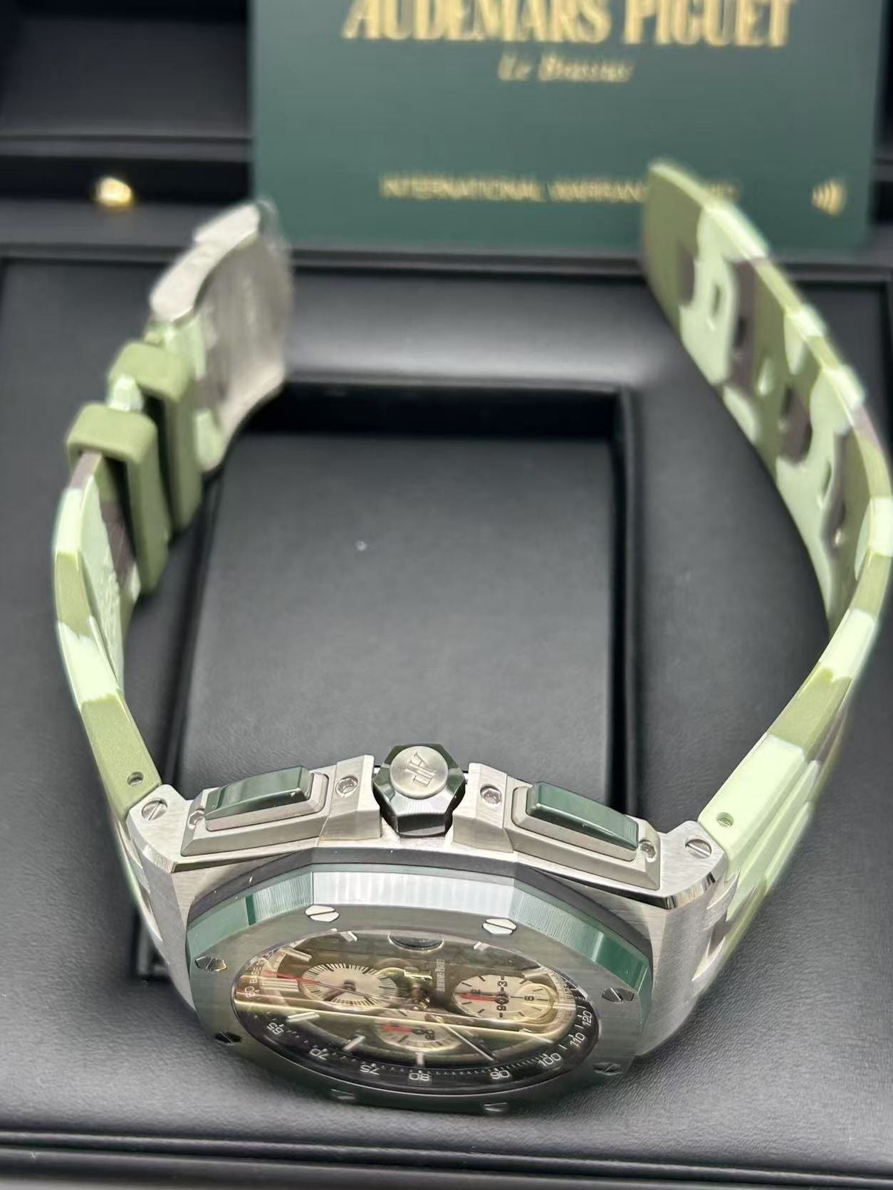 Audemars Piguet  26400SO.OO.A055CA.01