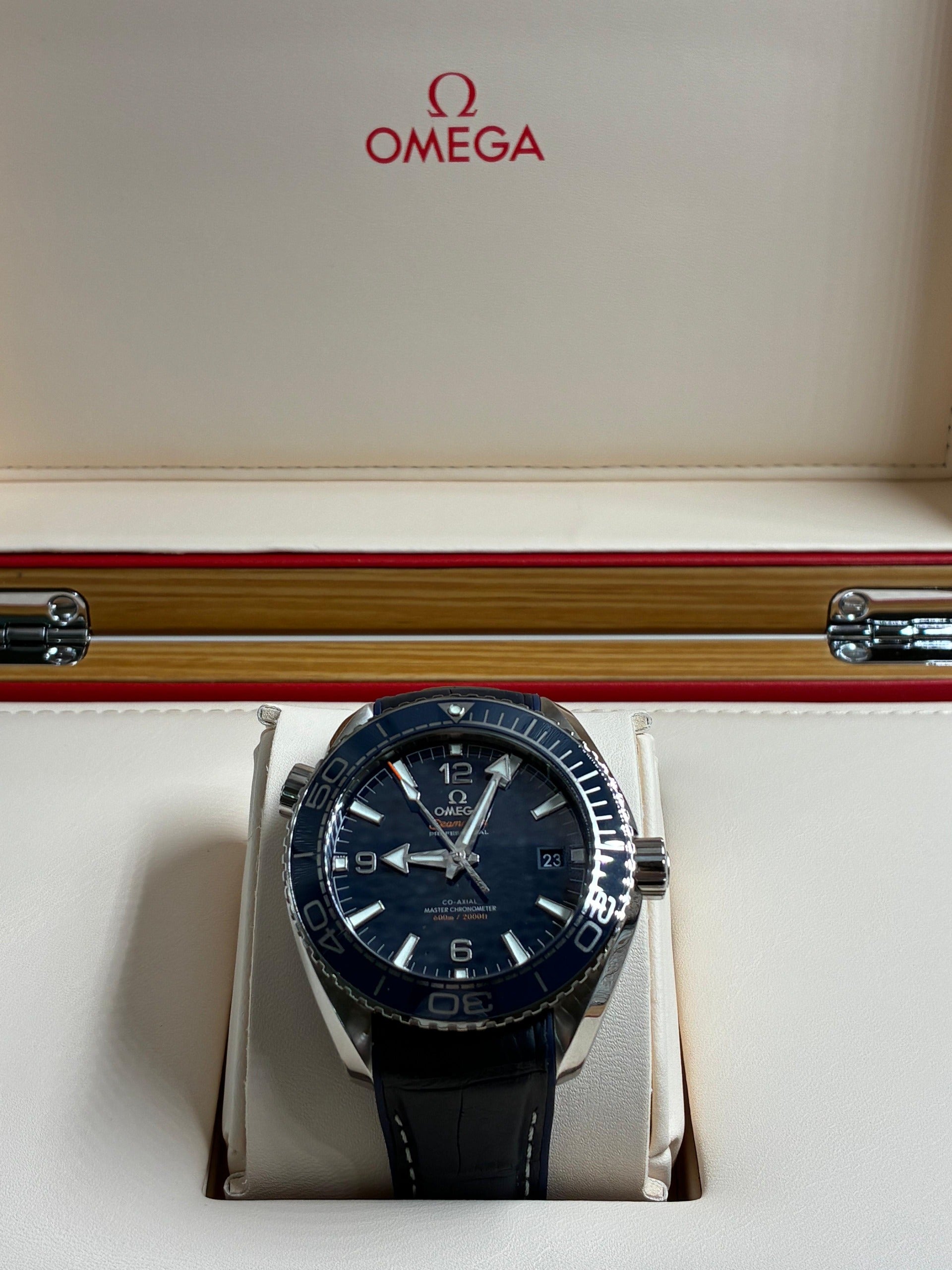 Omega Seamaster Planet Ocean 215.33.44.21.03.001