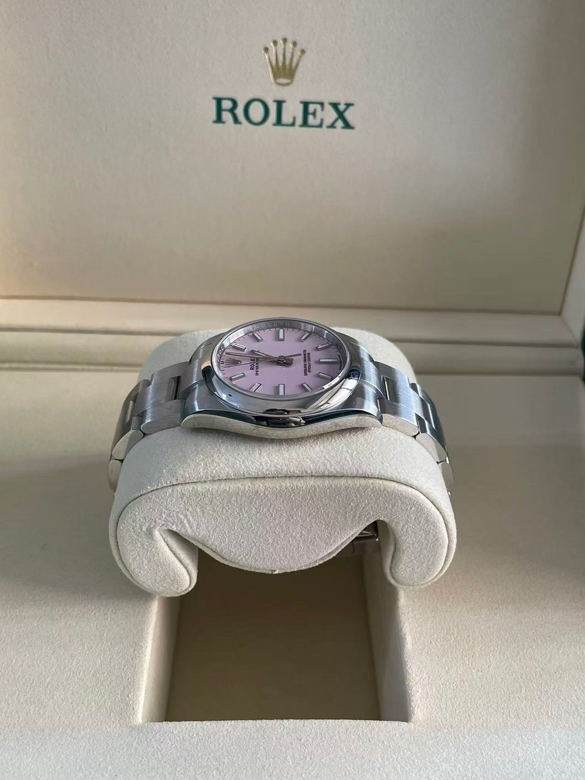 Rolex Oyster Perpetual 34 124200 Candy Pink Index 2025