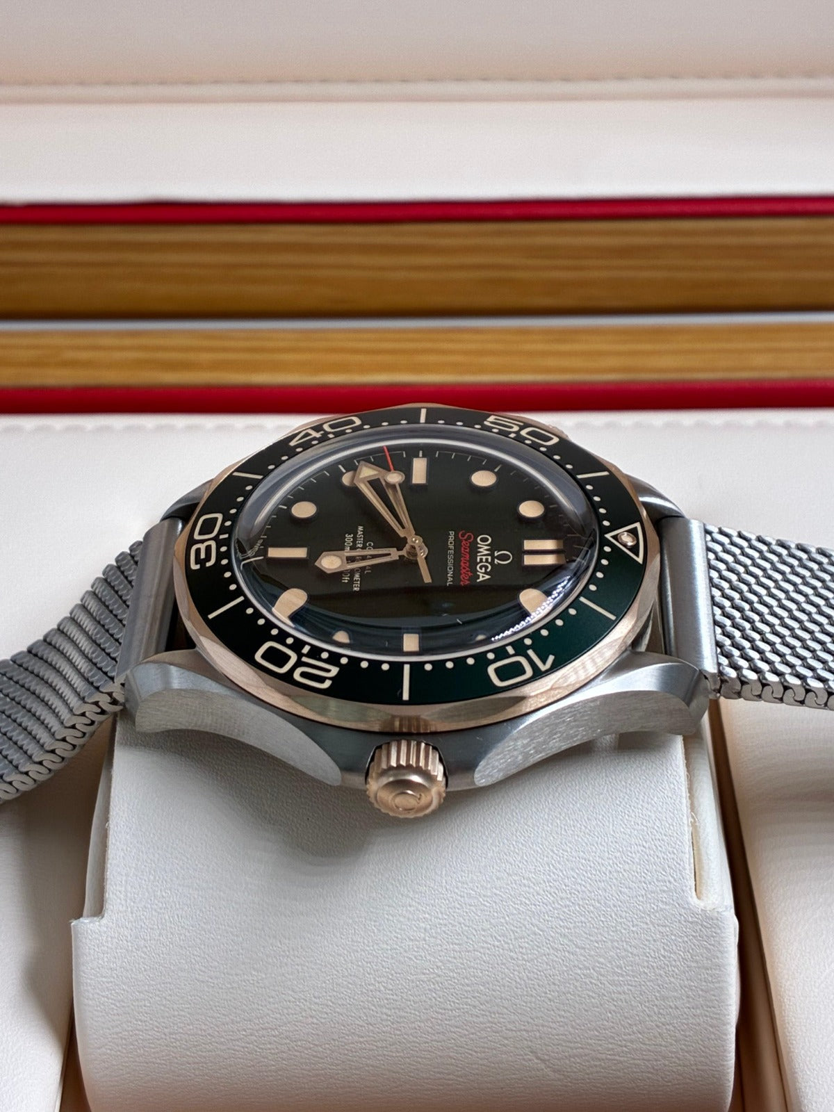 Omega 210.90.42.20.10.001 Seamaster Diver 300m Gold On