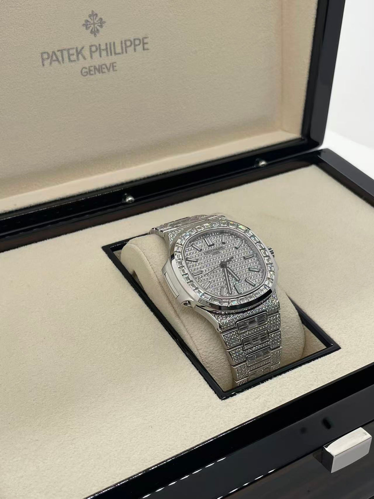 Patek Philippe Nautilus Ref. 5811/1460G-001 White Gold 2025