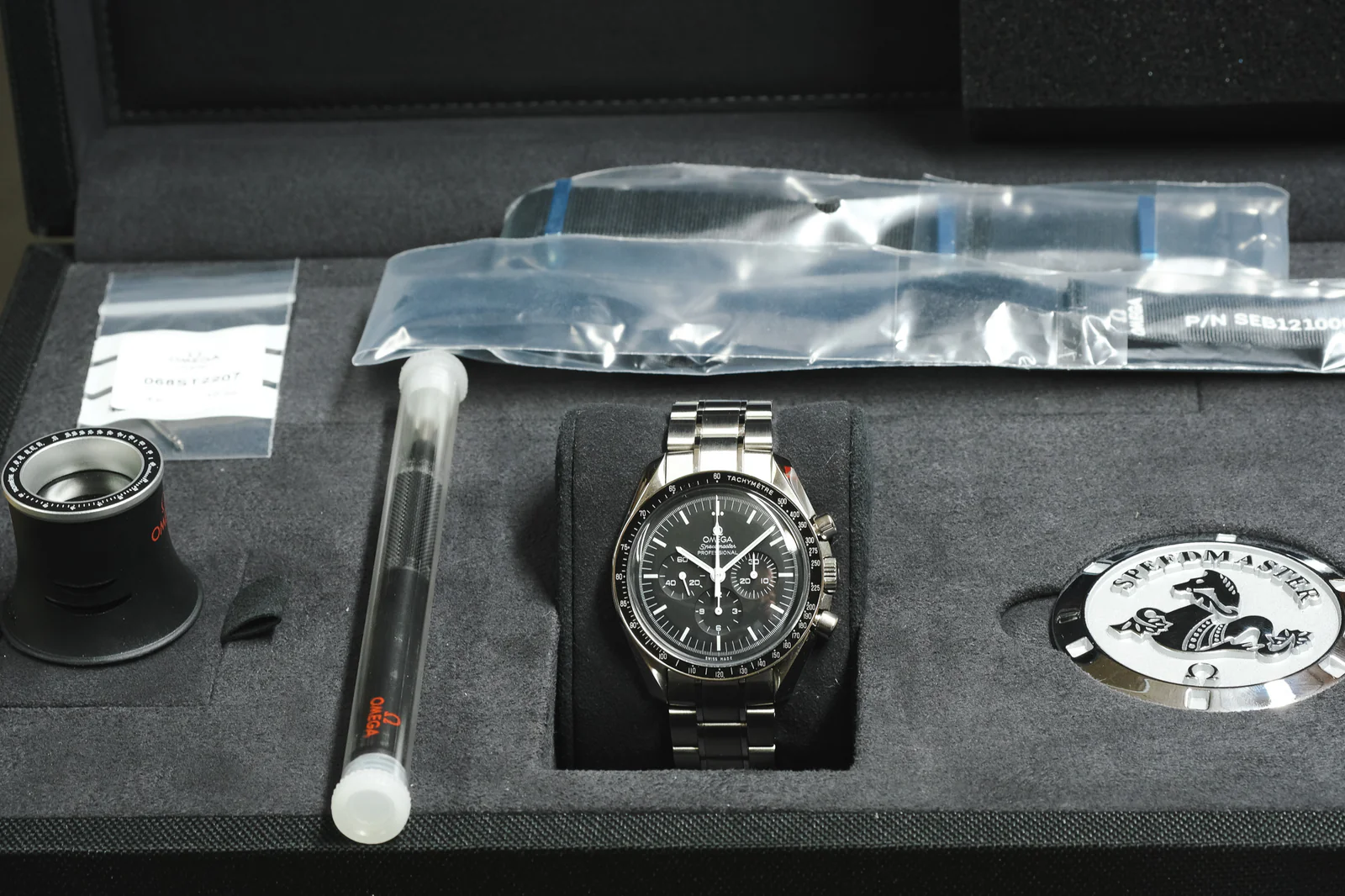 311.30.42.30.01.005 (Modern Moonwatch)