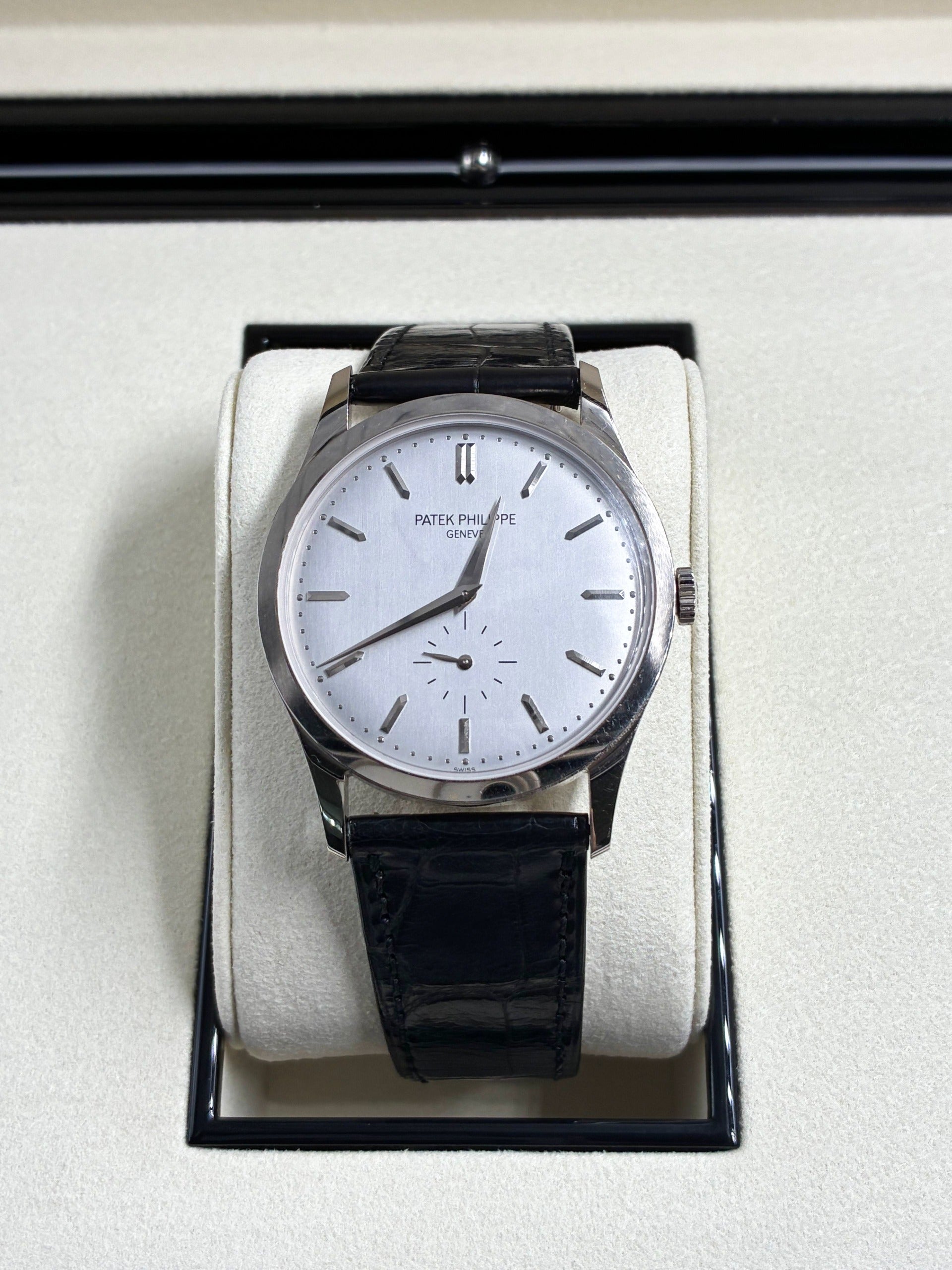 Patek Philippe 5196G-001 Calatrava