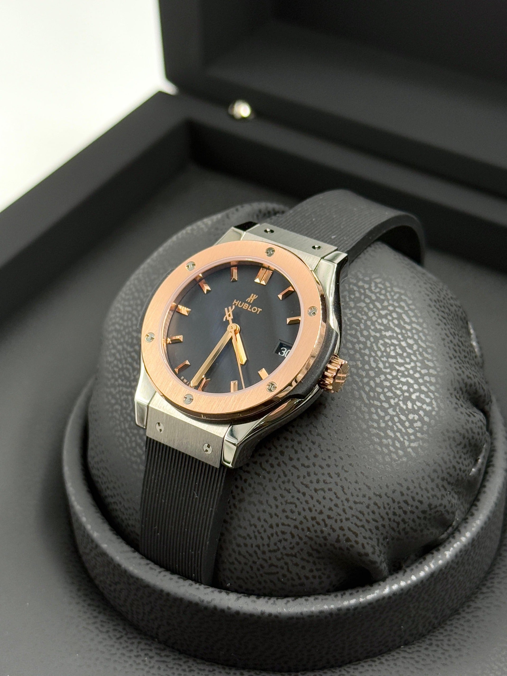 Hublot Classic Fusion Titanium Gold 33mm - 581.NO.1181.RX