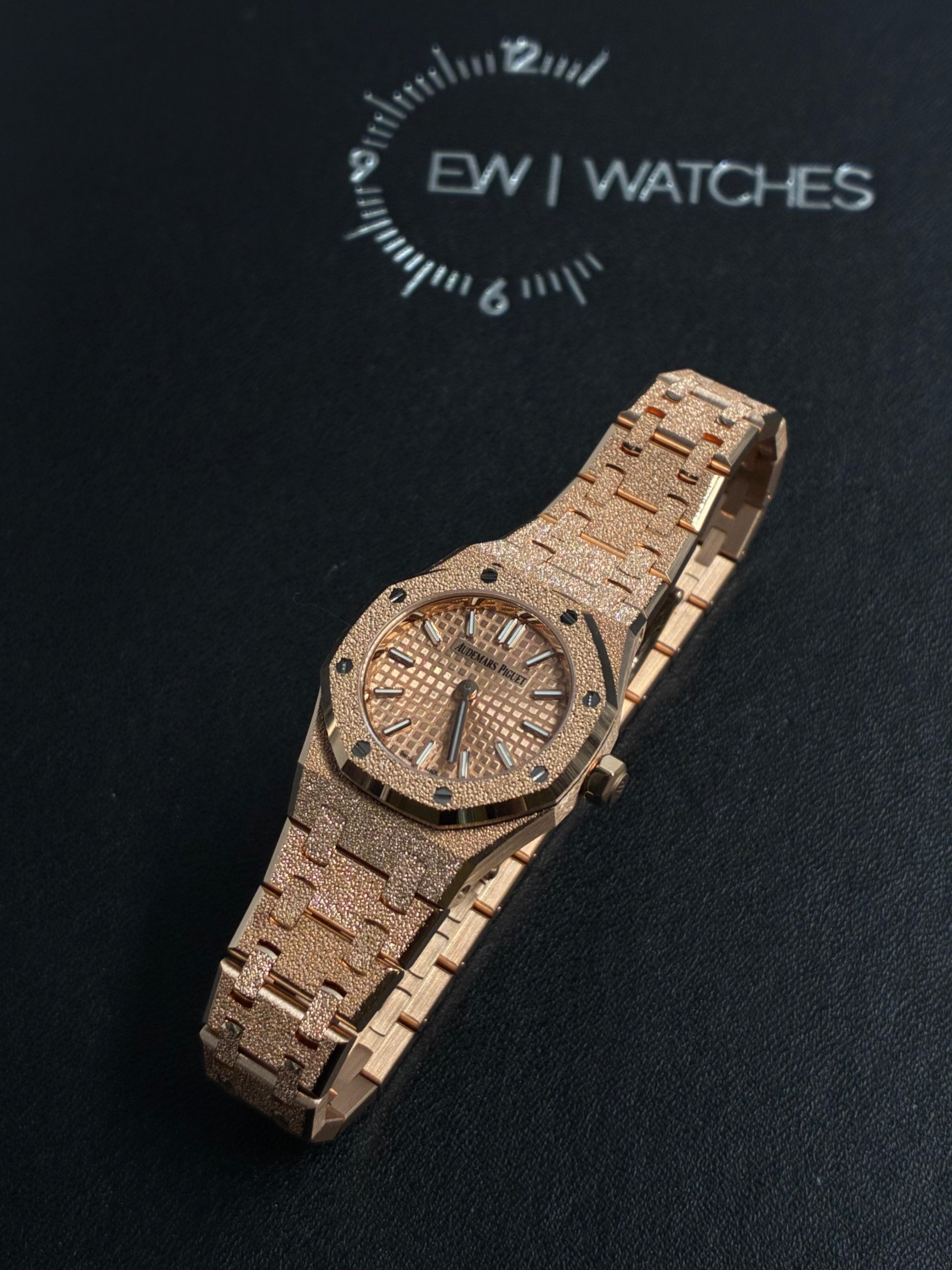 Royal Oak Mini Frosted Gold Quartz  67630OR.GG.1312OR.01