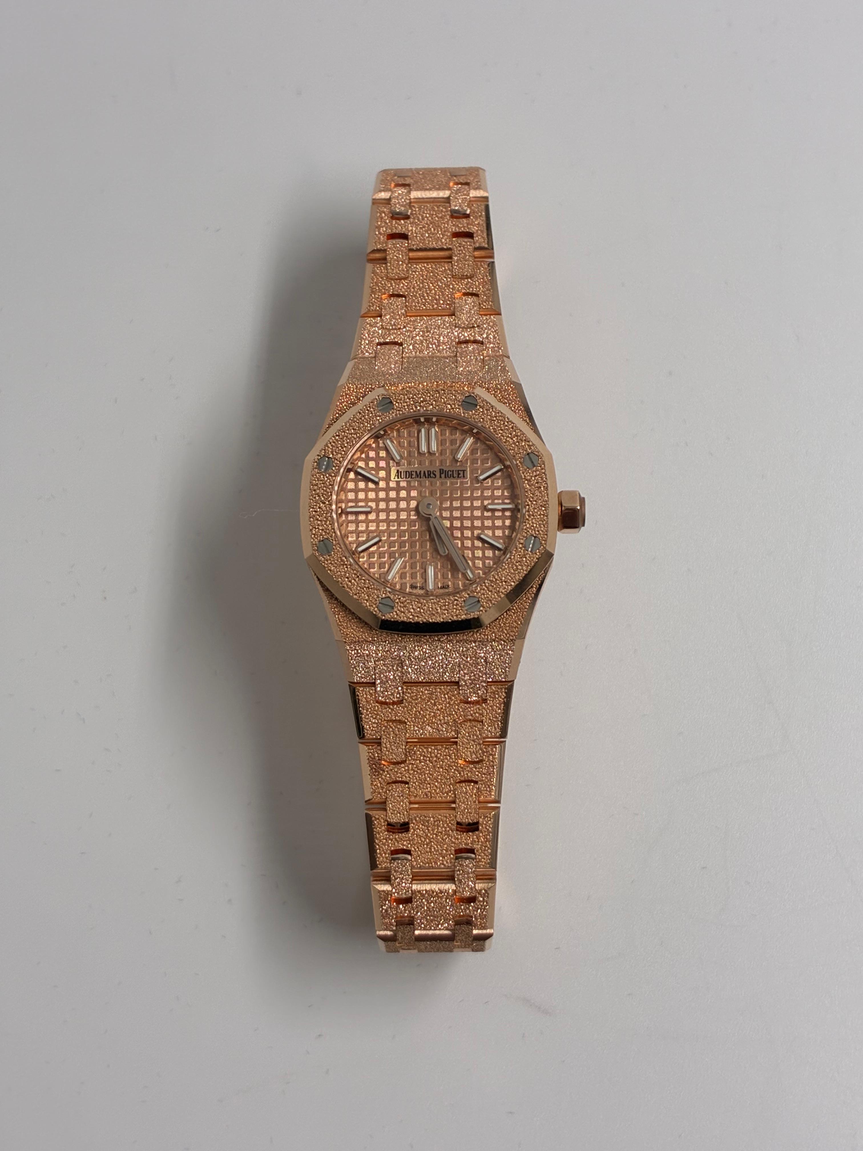Royal Oak Mini Frosted Gold Quartz  67630OR.GG.1312OR.01