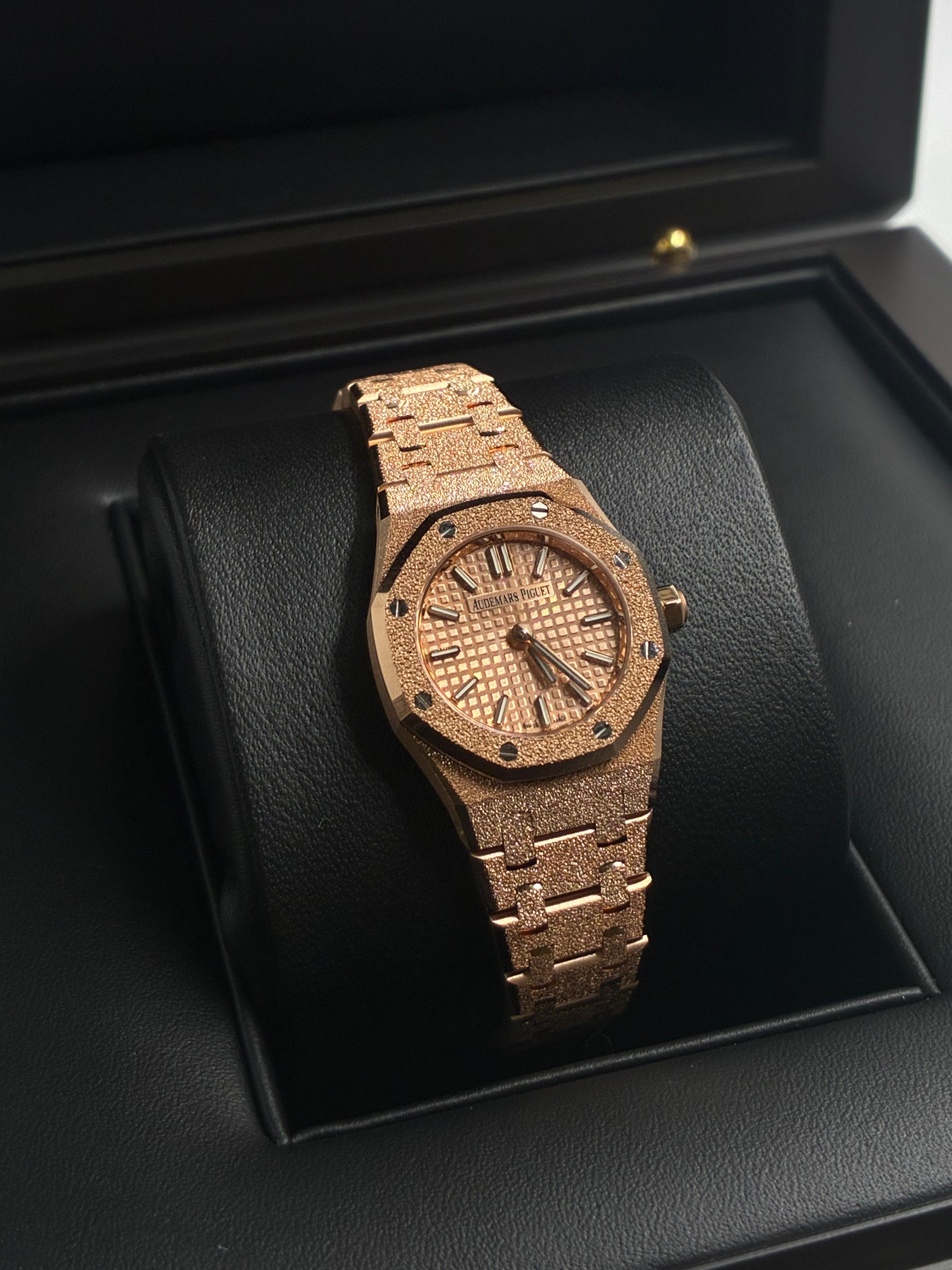 Royal Oak Mini Frosted Gold Quartz  67630OR.GG.1312OR.01