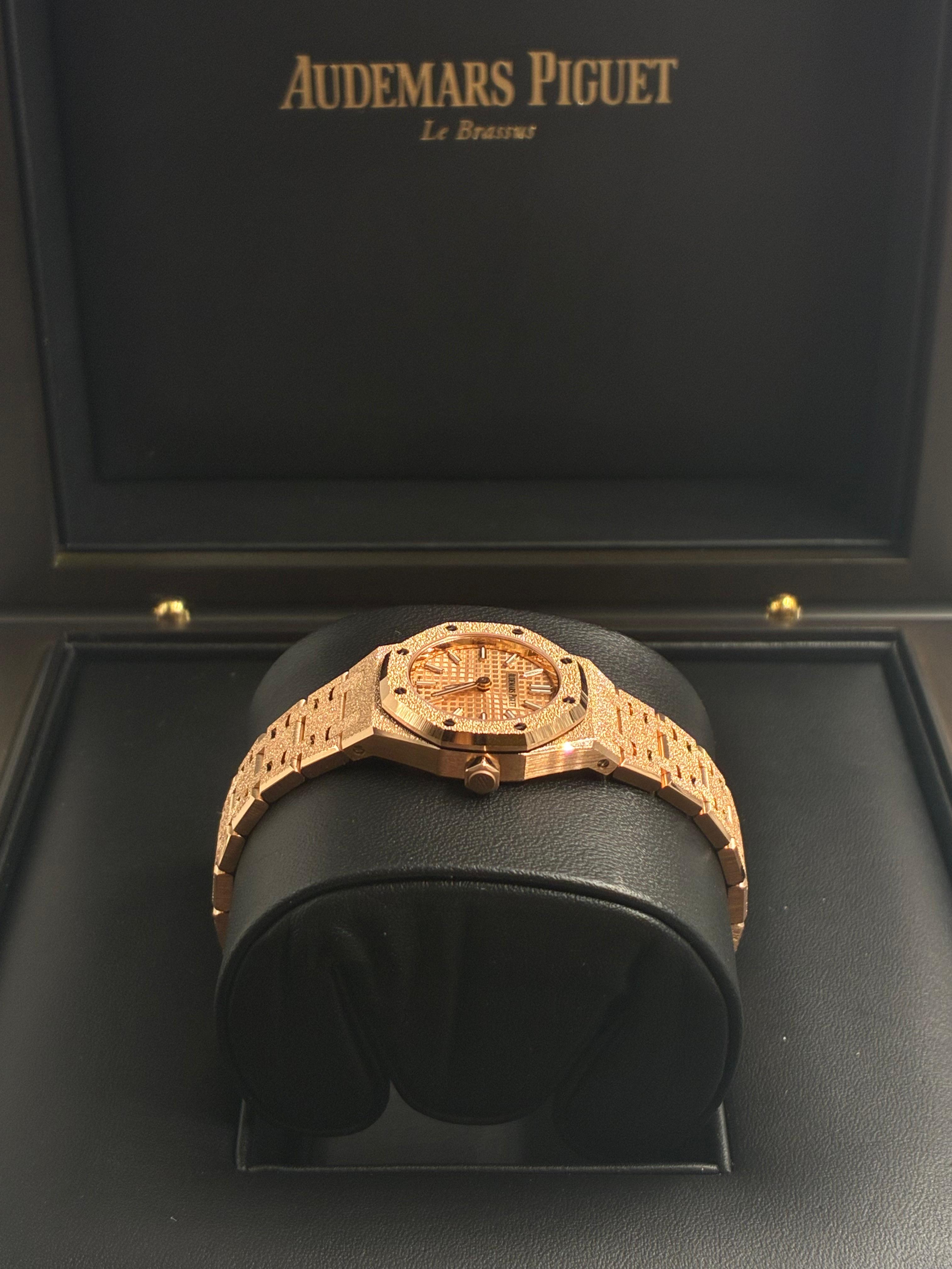 Royal Oak Mini Frosted Gold Quartz  67630OR.GG.1312OR.01