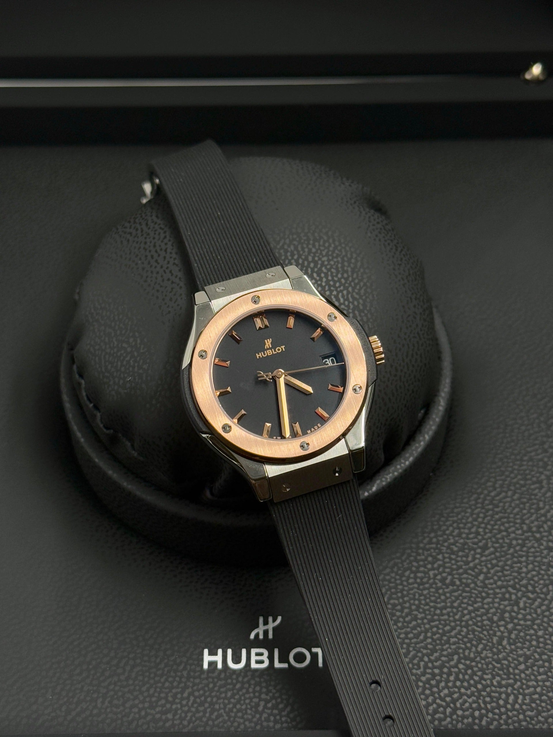 Hublot Classic Fusion Titanium Gold 33mm - 581.NO.1181.RX