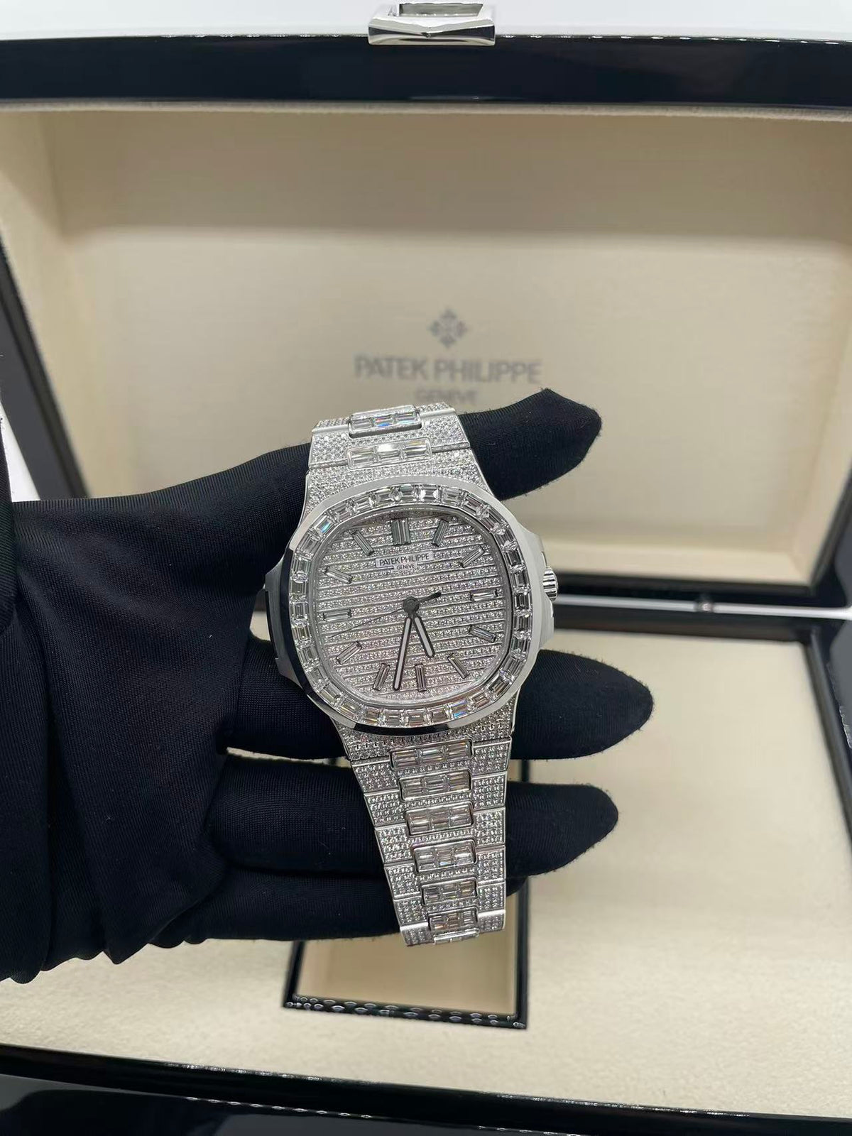 Patek Philippe Nautilus Ref. 5811/1460G-001 White Gold 2025