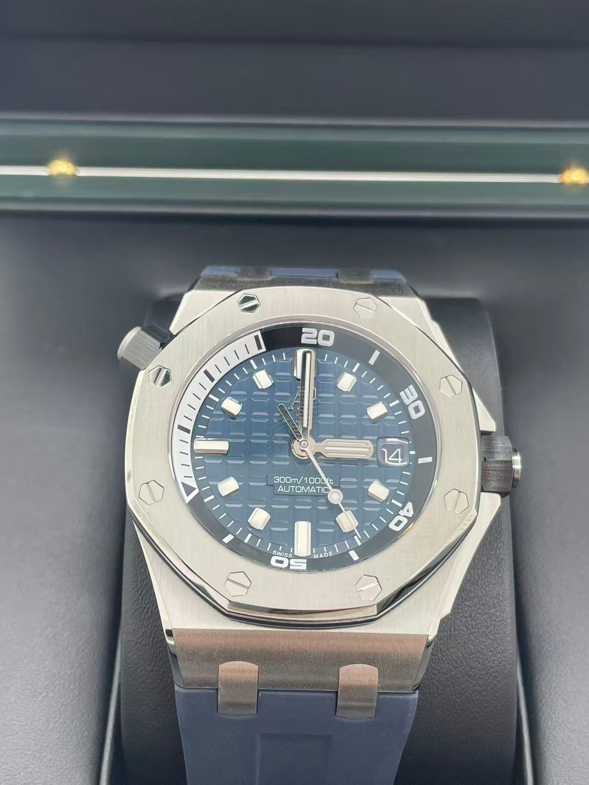 Audemars Piguet  15720ST.OO.A027CA.01