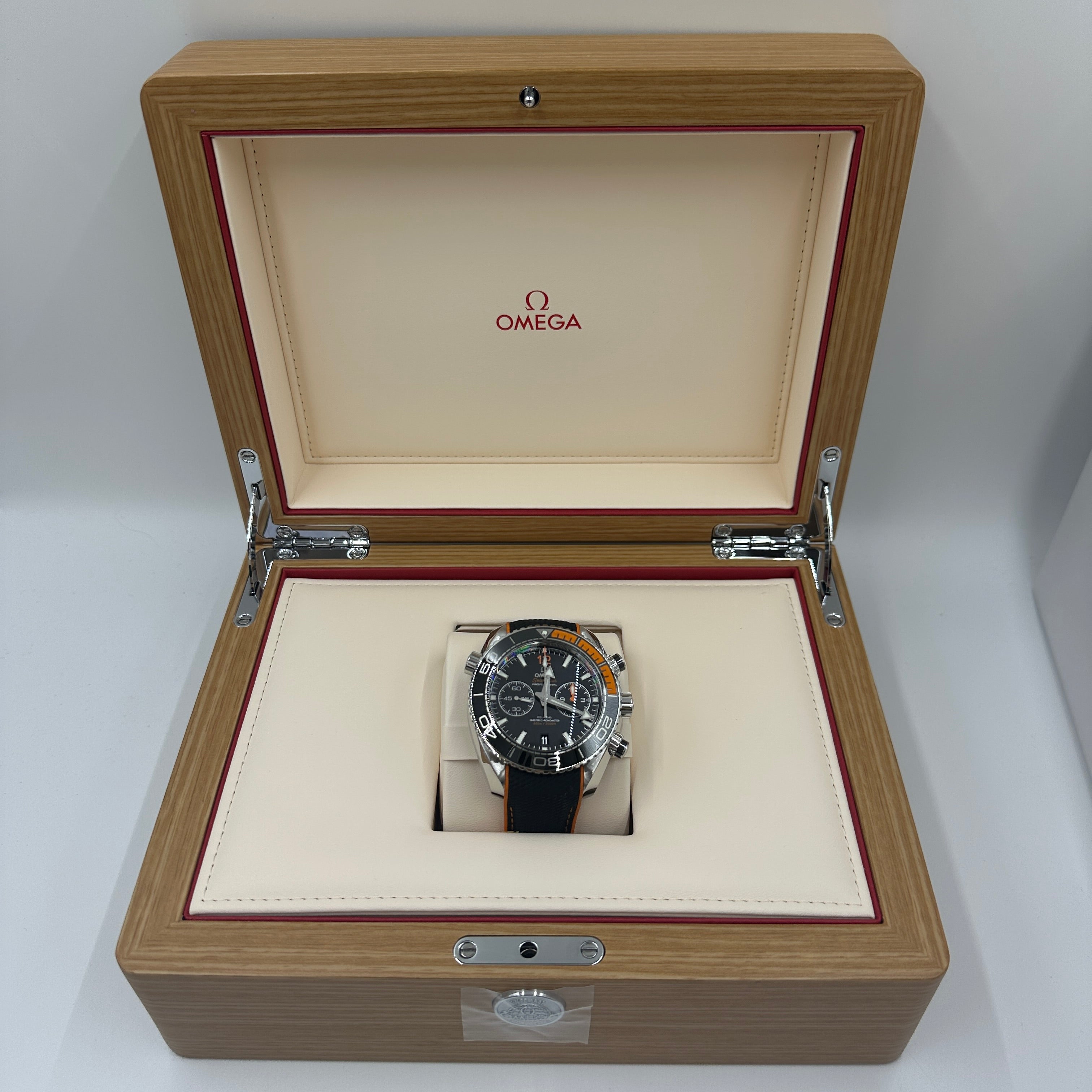 Omega Seamaster Planet Ocean  215.32.46.51.01.001