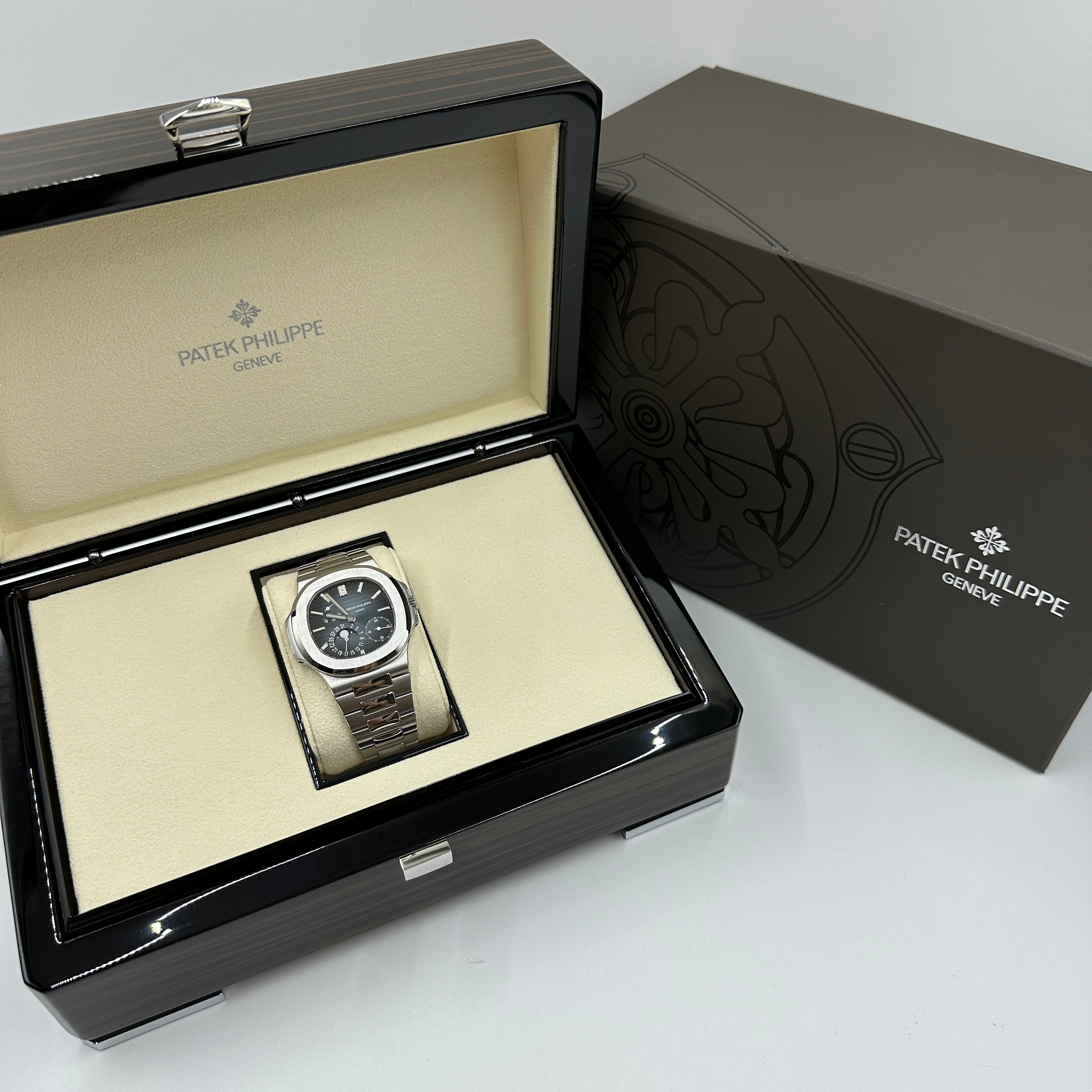 Patek Philippe Nautilus Watch 5712/1A-001