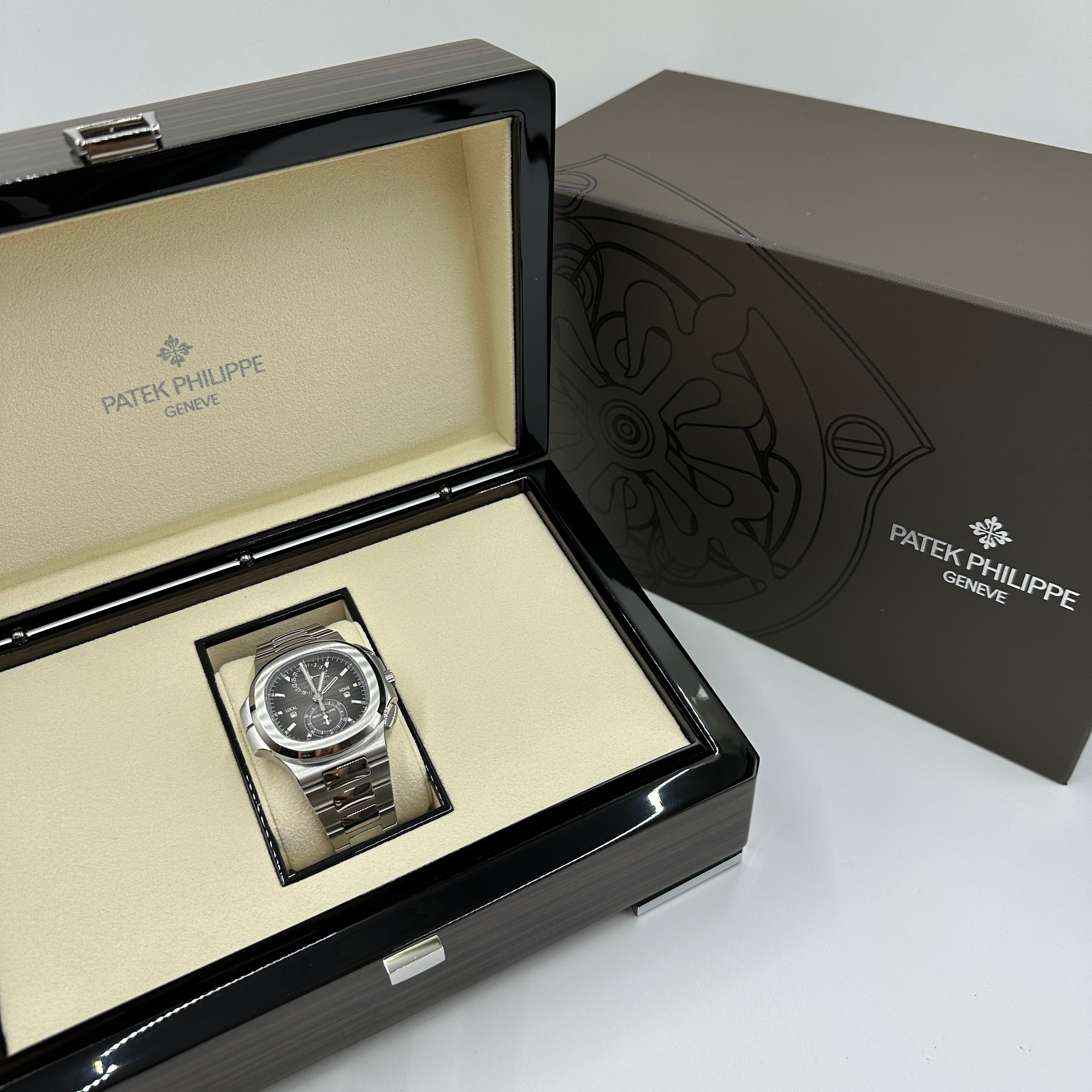 Patek Philippe Nautilus Esfera Gris / 5990/1A-001