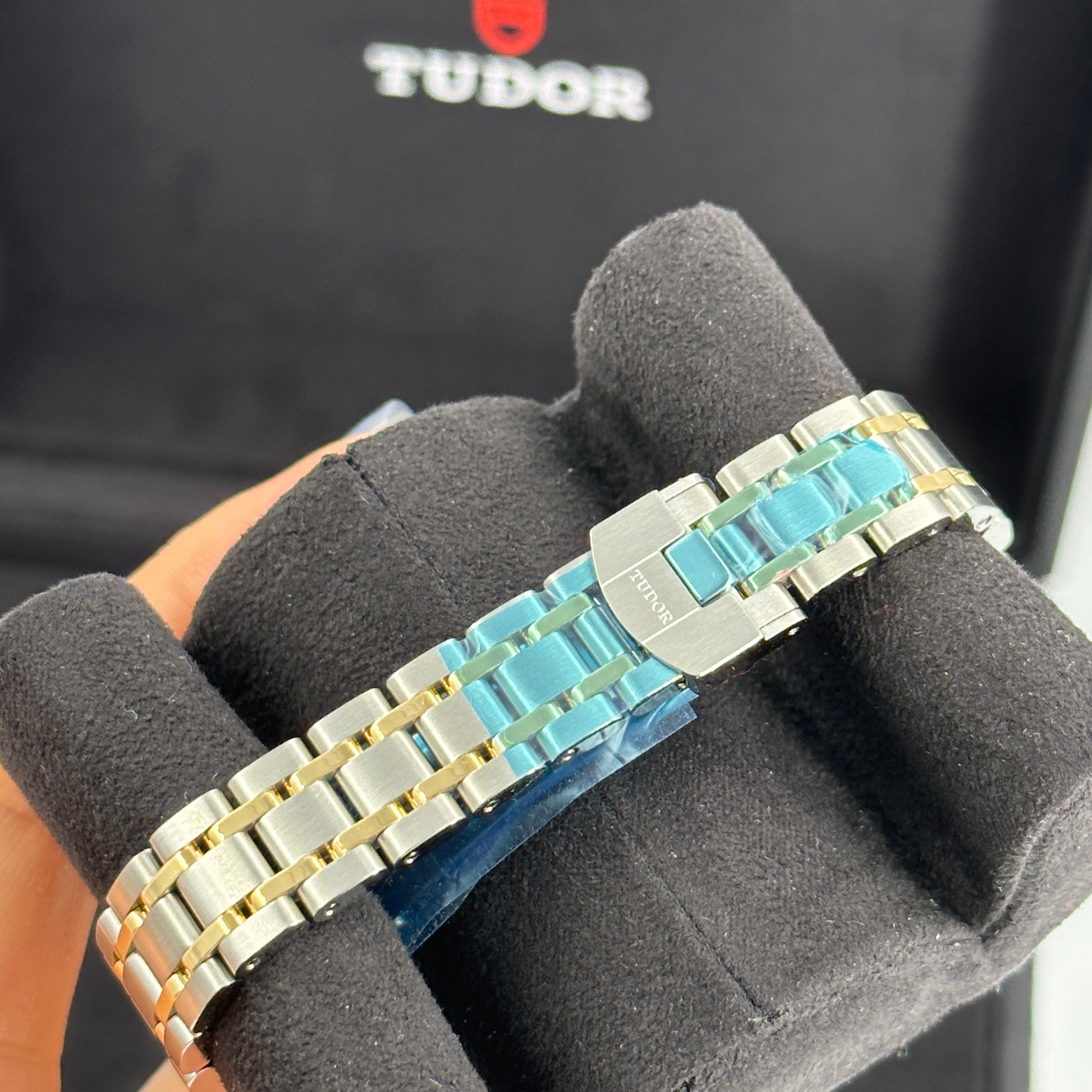 Tudor Royal 28mm 28303-0008 Chocolate Roman 2024