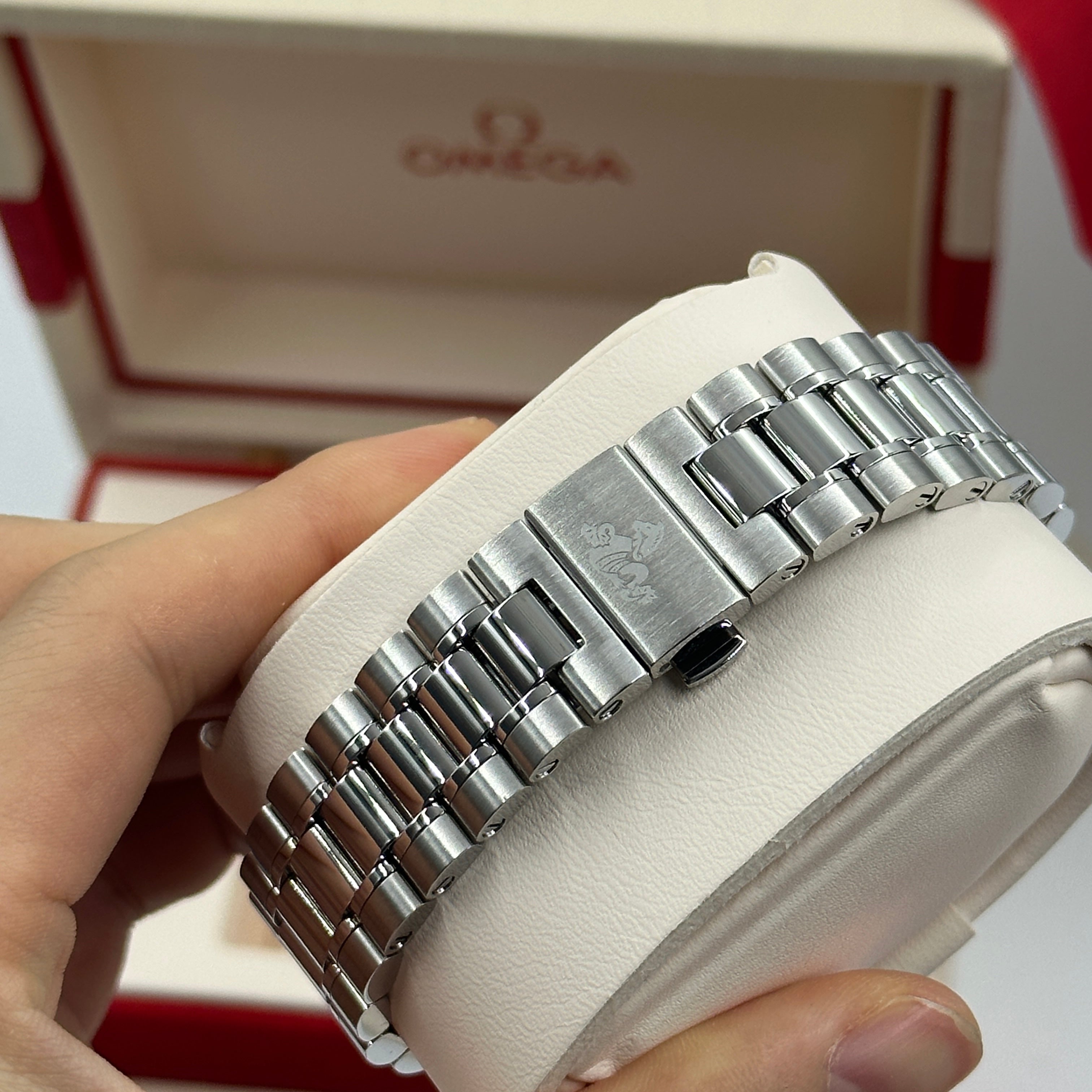 Omega Speedmaster 38mm. 324.30.38.50.55.001